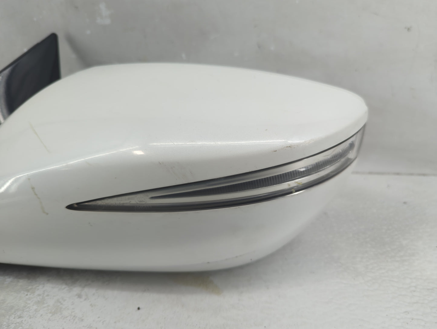 2015-2017 Hyundai Azera Driver Side View Mirror - Left Door Mirror OEM Used - Oemusedautoparts1.com