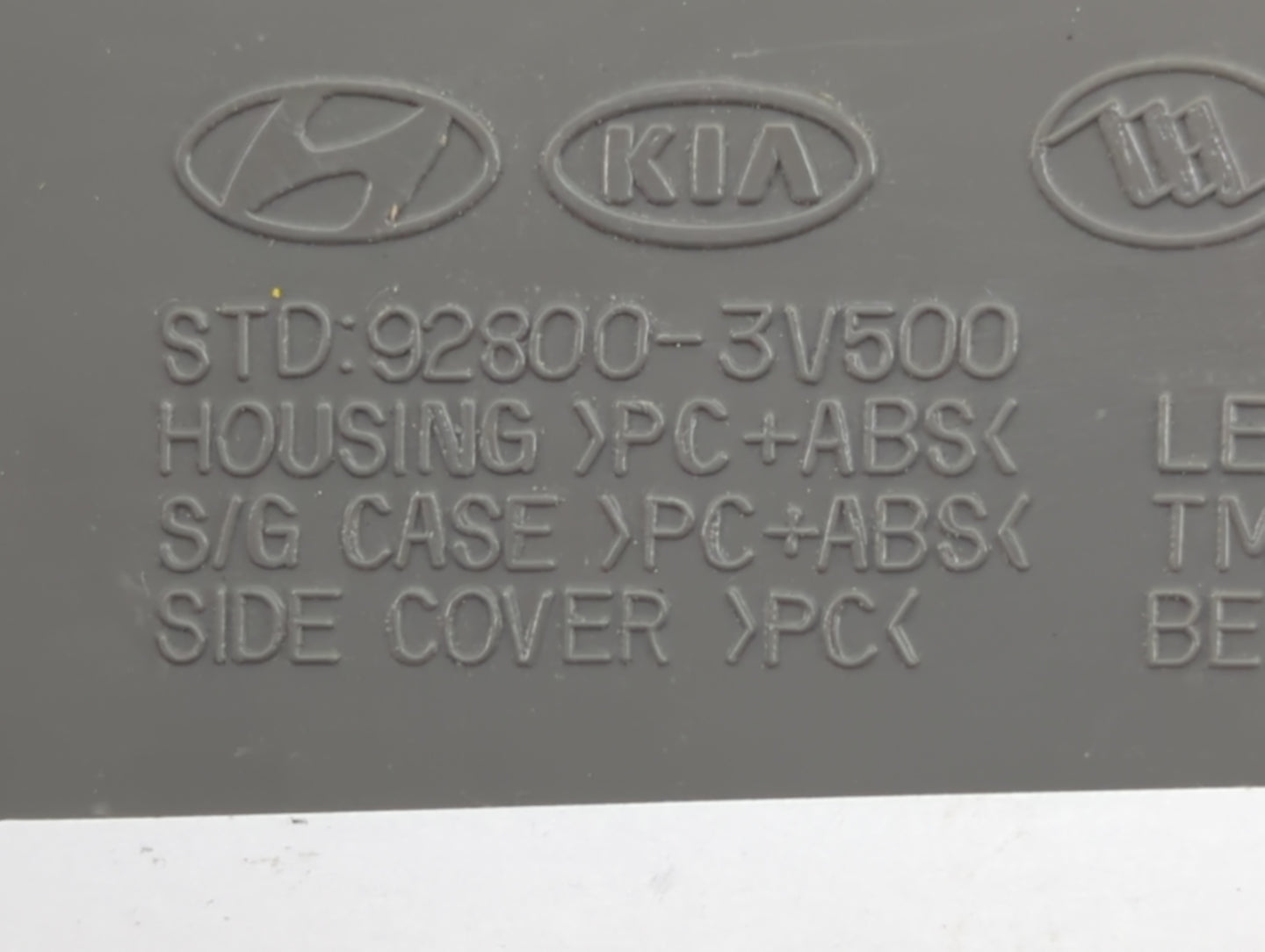 2016 Hyundai Azera Overhead Roof Console - Oemusedautoparts1.com