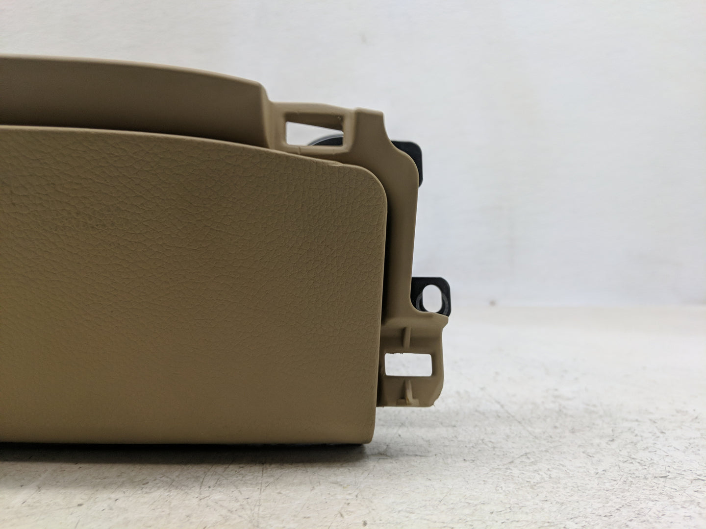 2012-2017 Hyundai Azera Air Bag Passenger Right Knee OEM P/N:56970-3V500 Fits Fits 2012 2016 2017 OEM Used Auto Parts - Oemu