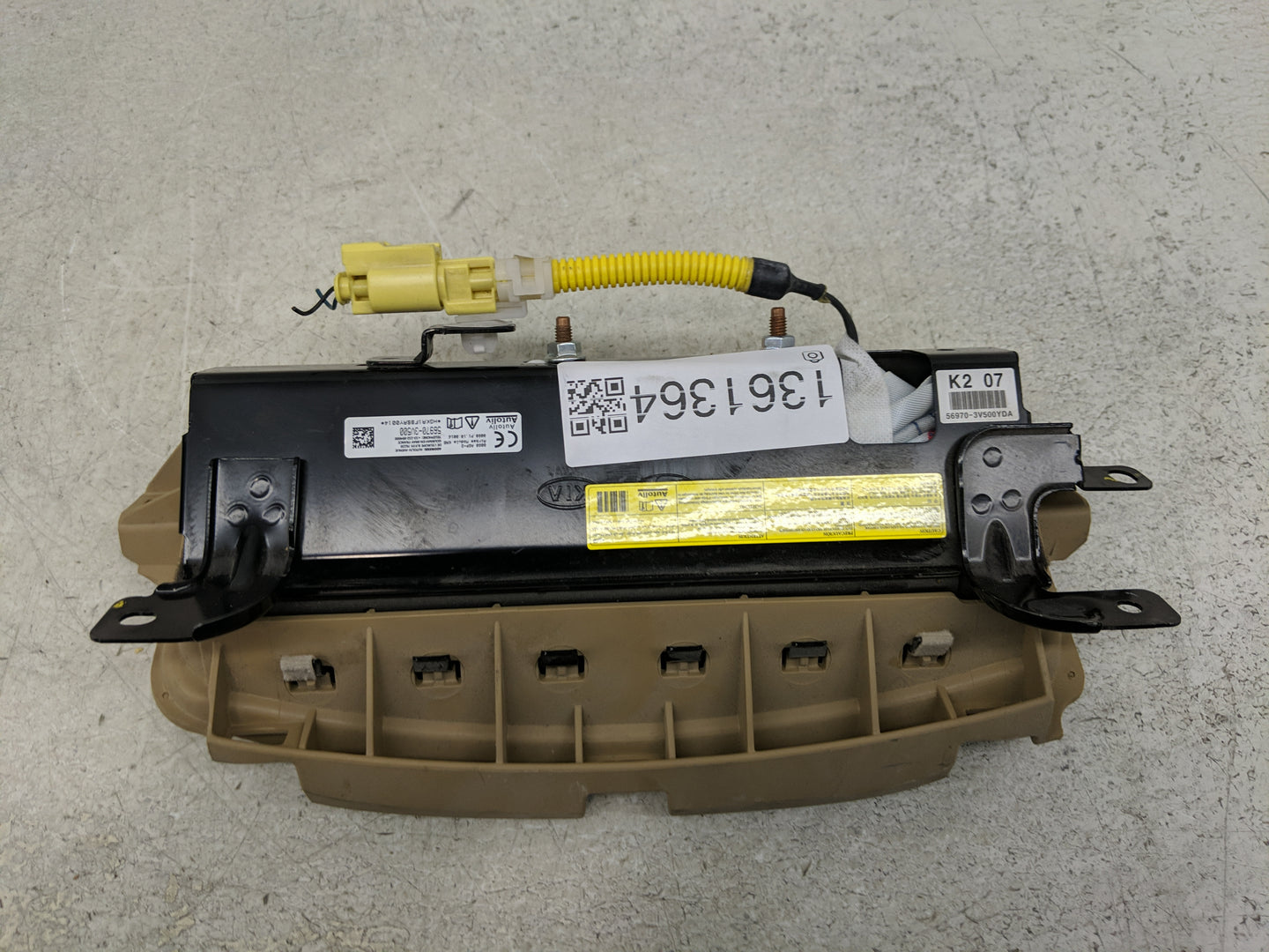 2012-2017 Hyundai Azera Air Bag Passenger Right Knee OEM P/N:56970-3V500 Fits Fits 2012 2016 2017 OEM Used Auto Parts - Oemu