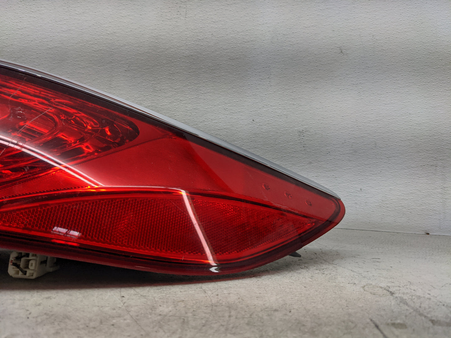 2012-2017 Hyundai Azera Tail Light Assembly Passenger Right OEM P/N:92404-3V01 Fits Fits 2012 2013 2014 2015 2016 2017 OEM U