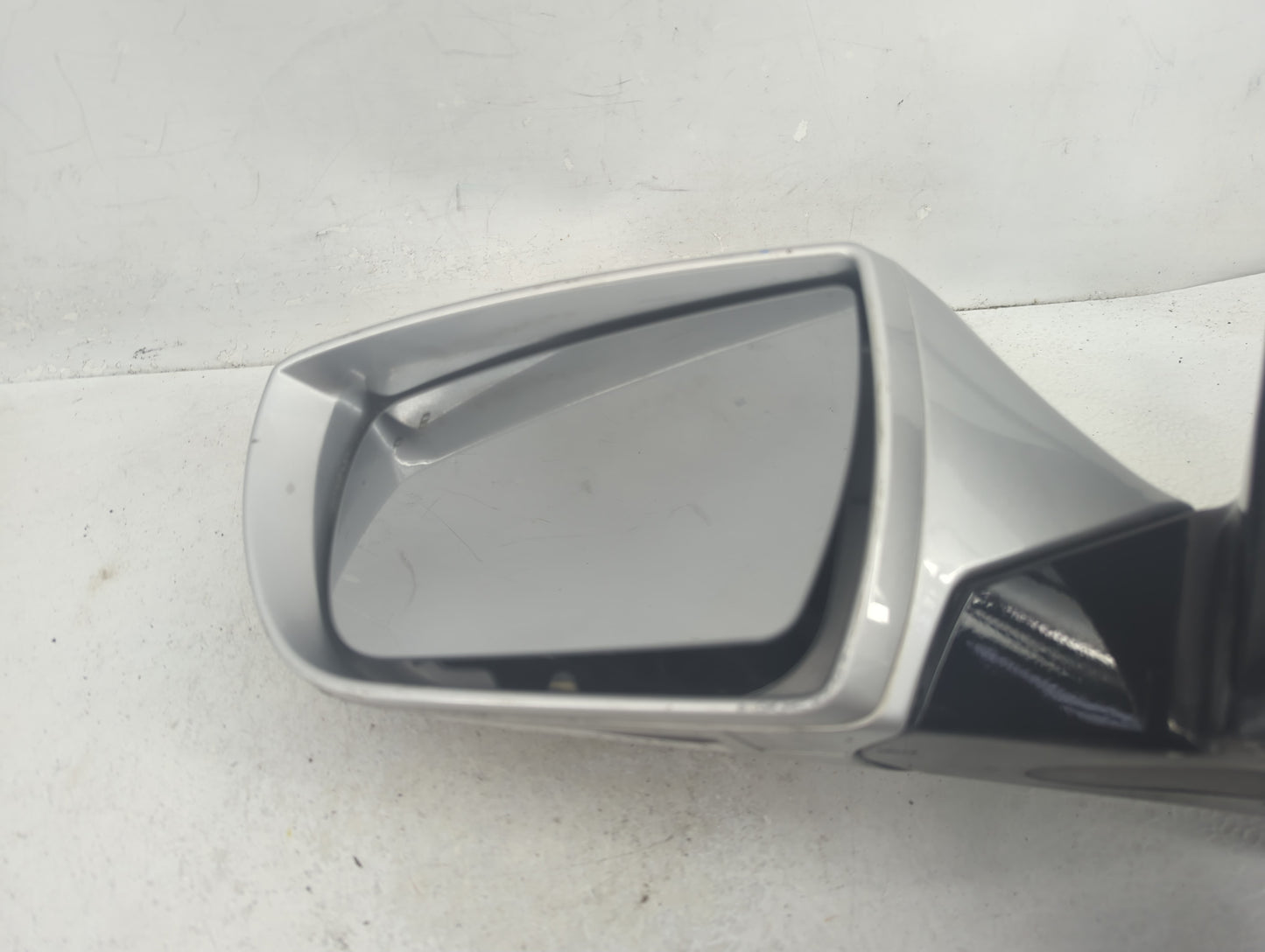 2015-2017 Hyundai Azera Driver Side View Mirror - Left Door Mirror OEM Used - Oemusedautoparts1.com