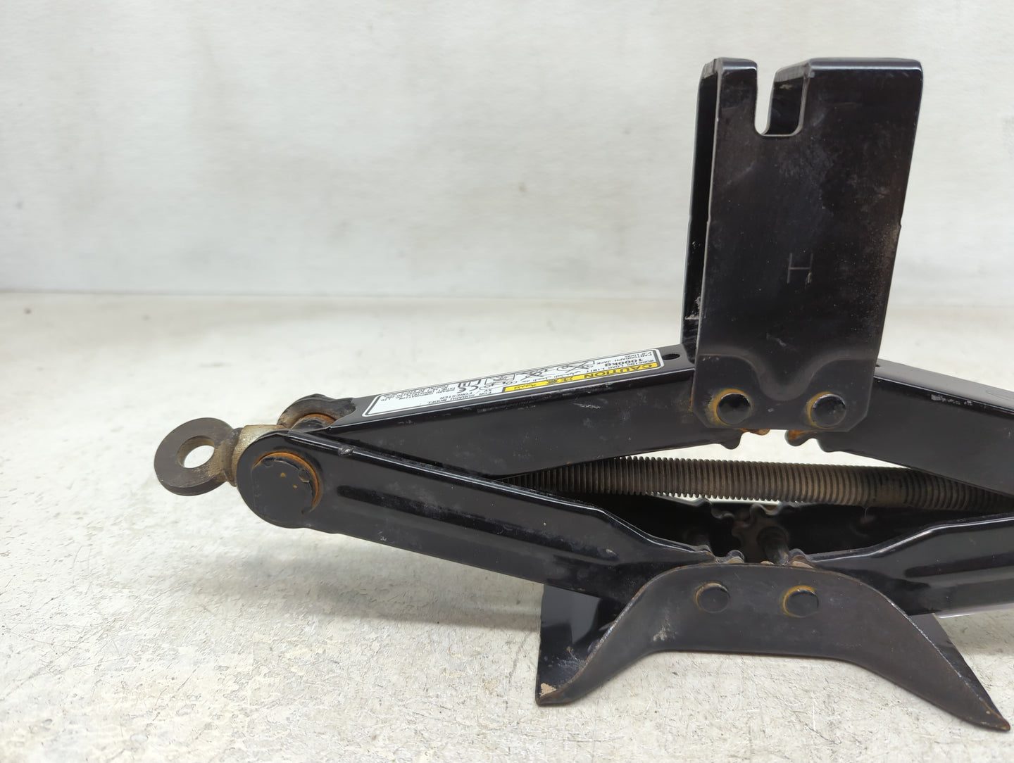 2016 Hyundai Azera Spare Scissor Car Jack 1390162 - Oemusedautoparts1.com