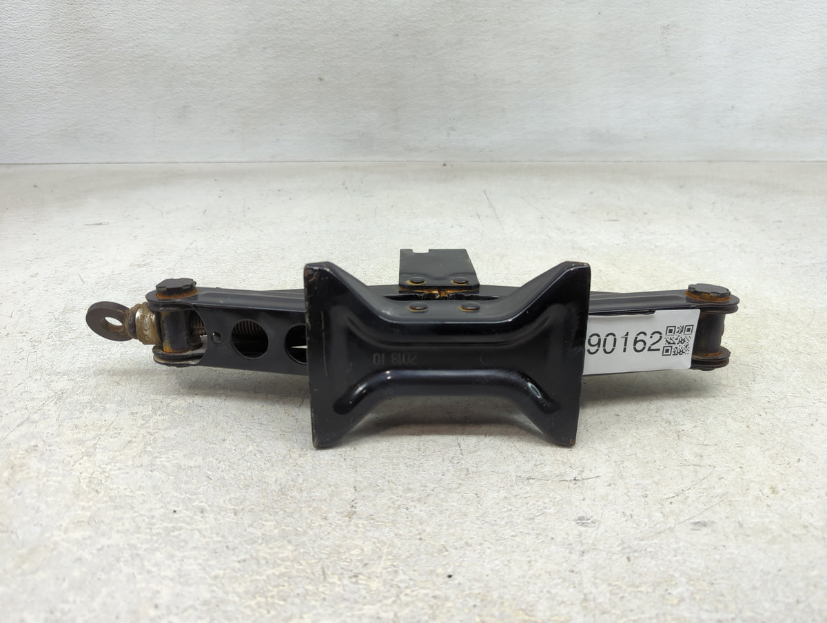 2016 Hyundai Azera Spare Scissor Car Jack 1390162 - Oemusedautoparts1.com