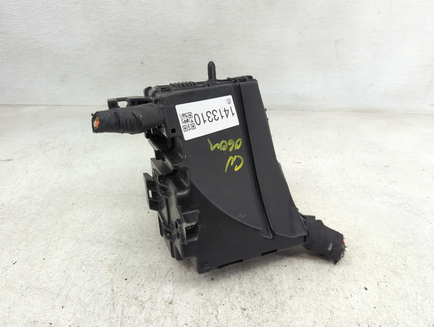 2015-2017 Hyundai Azera Fusebox Fuse Box Panel Relay Module P/N:91955-2T930 Fits Fits 2015 2016 2017 OEM Used Auto Parts - O