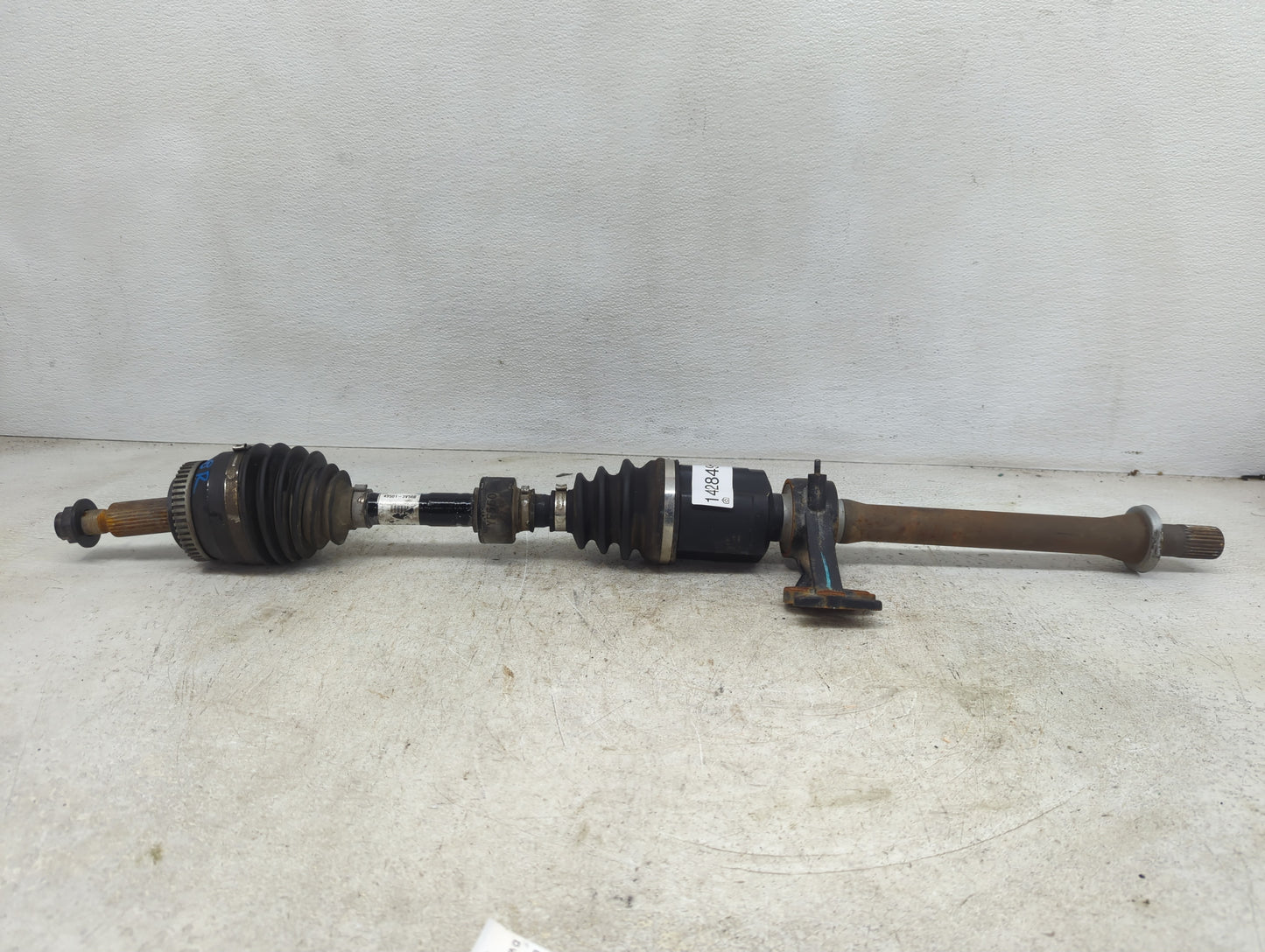 2013-2017 Hyundai Azera Axle Shaft Front Passenger Cv C/v - Oemusedautoparts1.com