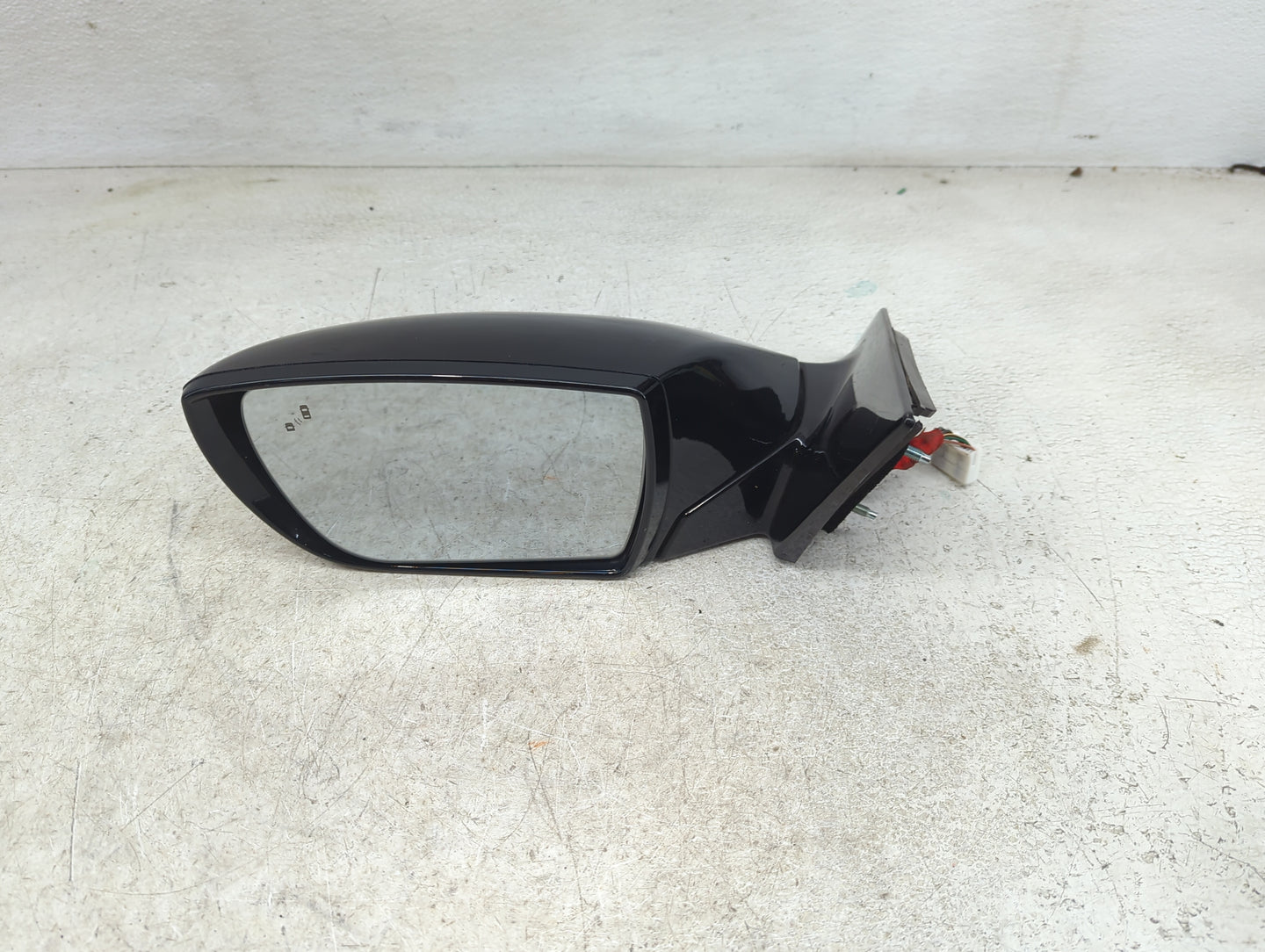2015-2017 Hyundai Azera Driver Side View Mirror - Left Door Mirror OEM Used - Oemusedautoparts1.com