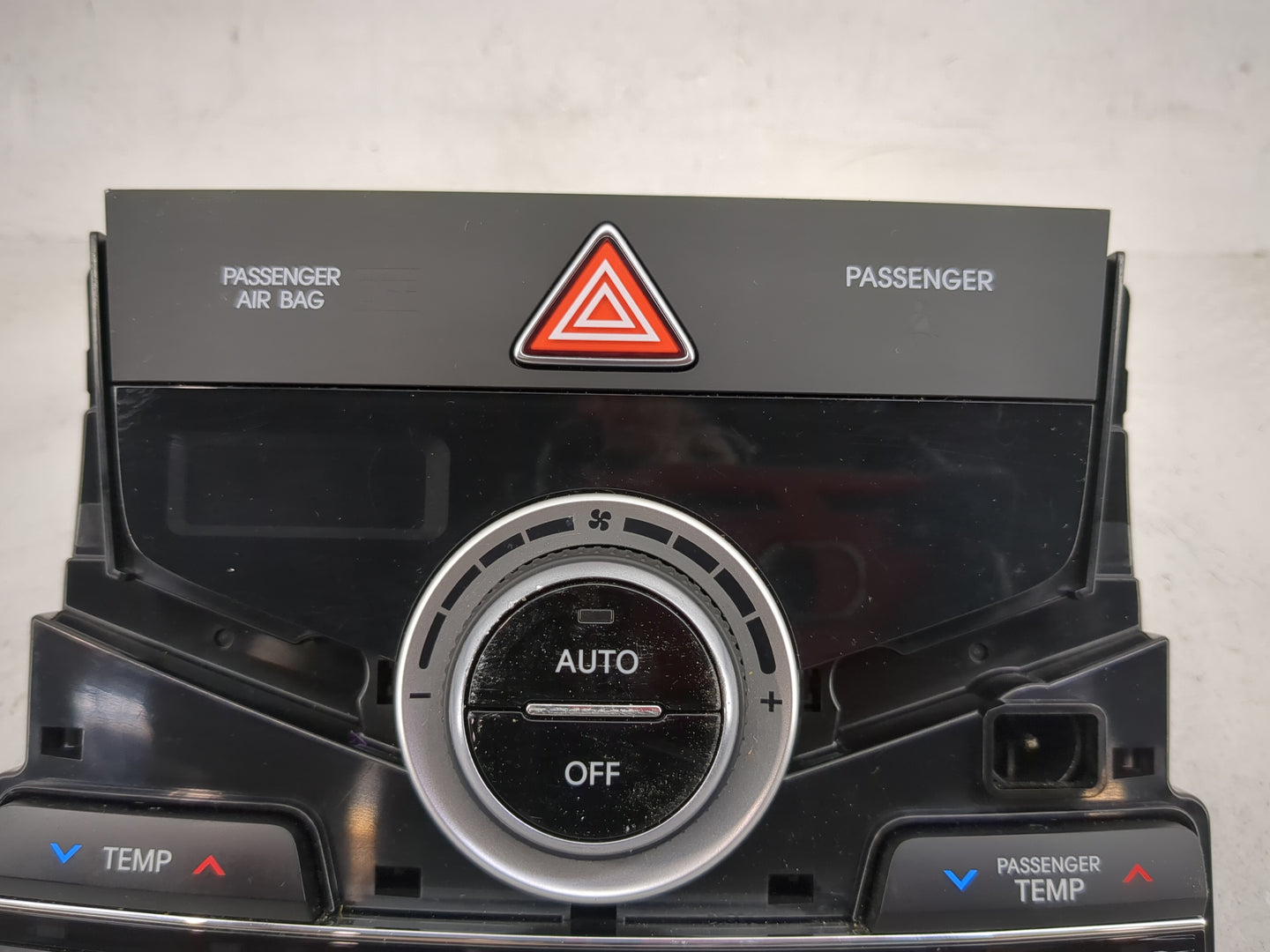 2015-2017 Hyundai Azera Climate Control Module Temperature AC/Heater Replacement P/N:97250-3VGB0 GB4 LBL1676 Fits OEM Used A