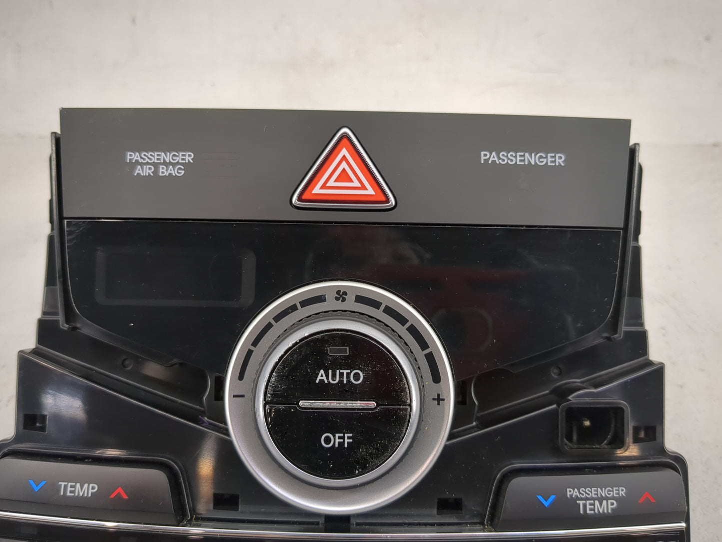2015-2017 Hyundai Azera Climate Control Module Temperature AC/Heater Replacement P/N:97250-3VGB0 GB4 LBL1676 Fits OEM Used A