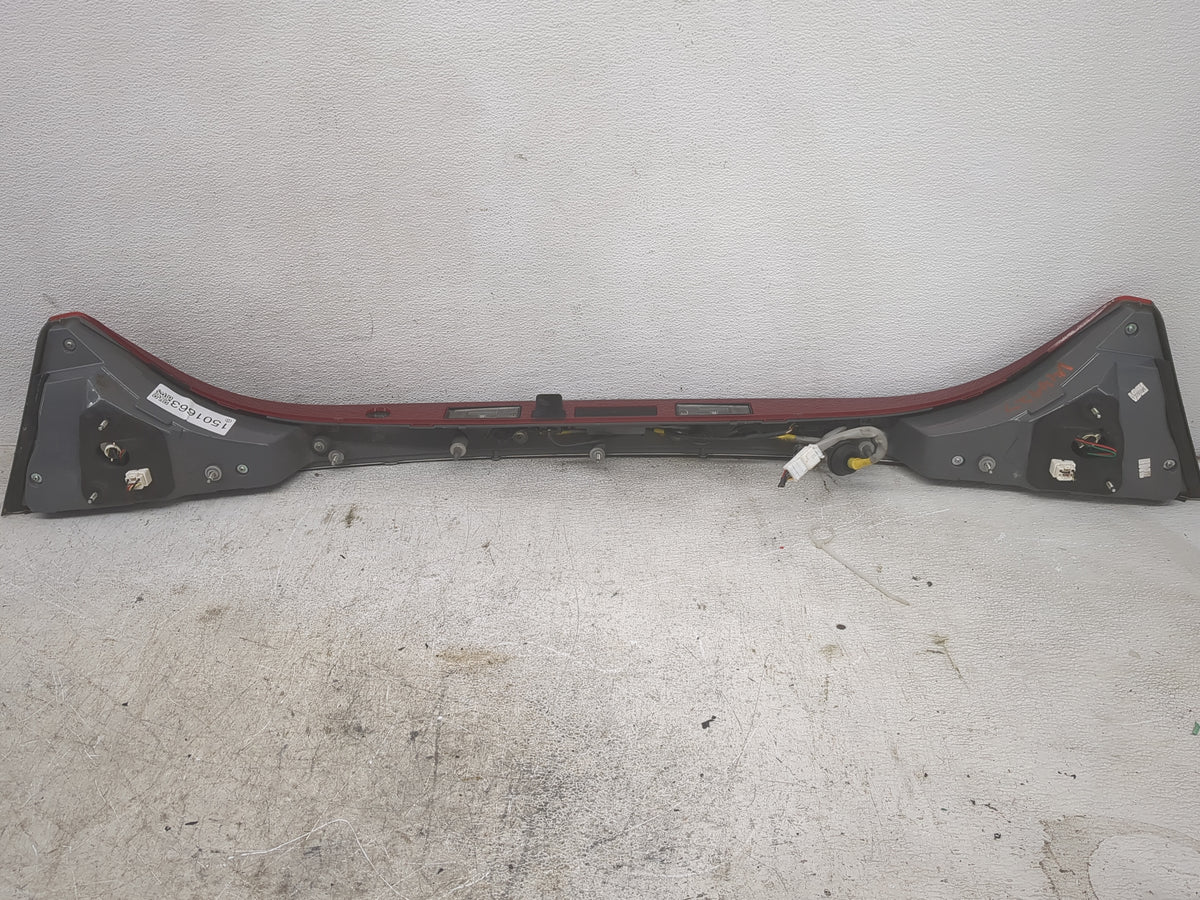 2014-2017 Hyundai Azera Rear Center Lid Brake Light Tail Light Red - Oemusedautoparts1.com