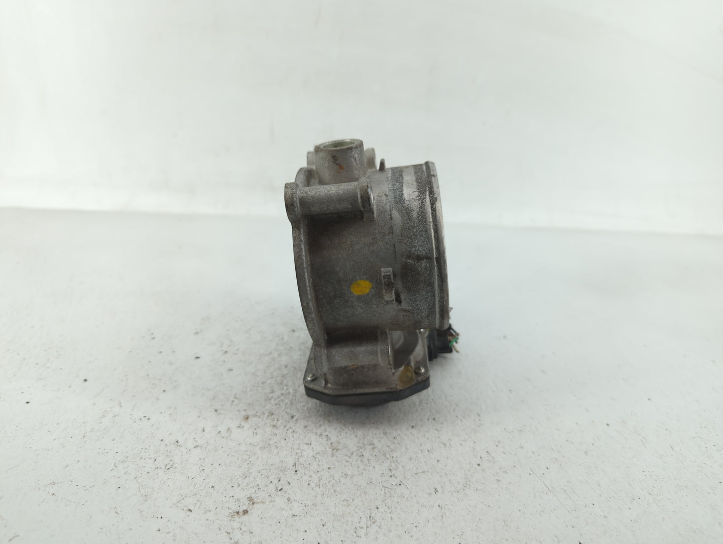 2012-2017 Hyundai Azera Throttle Body P/N:35100-3CAA0 Fits Fits 2012 2013 2014 2015 2016 2017 2018 OEM Used Auto Parts - Oem