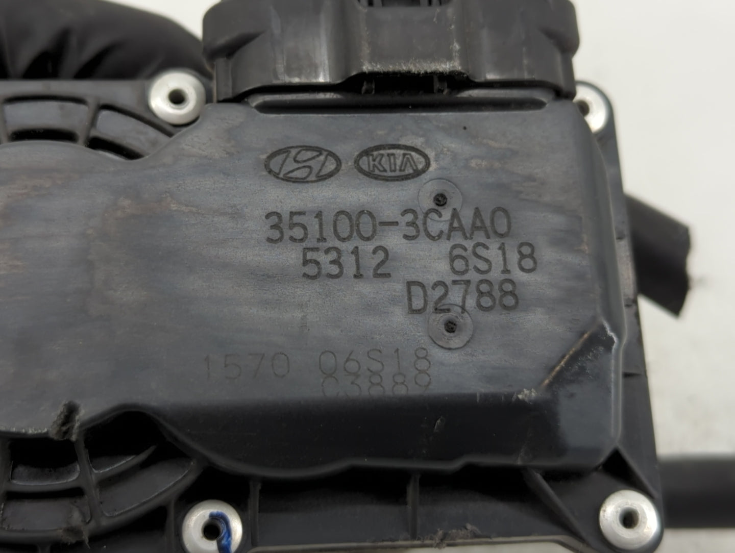 2012-2017 Hyundai Azera Throttle Body P/N:35100-3CAA0 Fits Fits 2012 2013 2014 2015 2016 2017 2018 OEM Used Auto Parts - Oem