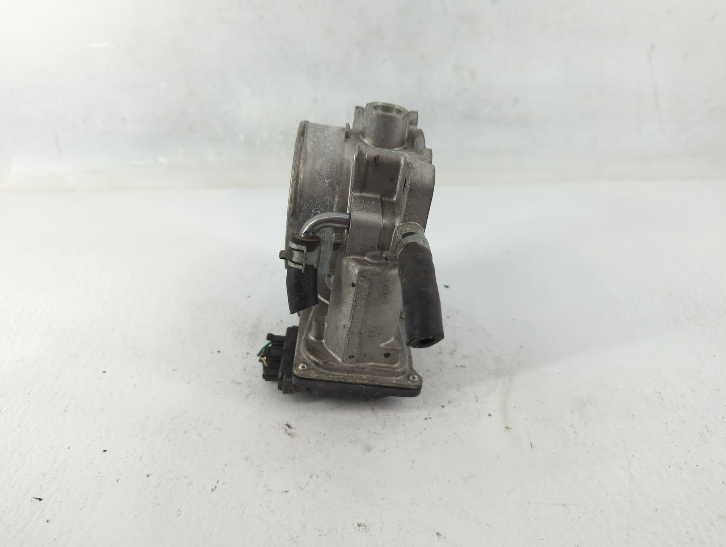 2012-2017 Hyundai Azera Throttle Body P/N:5312 1T28 35100-3CAA0 Fits Fits 2012 2013 2014 2015 2016 2017 2018 OEM Used Auto P