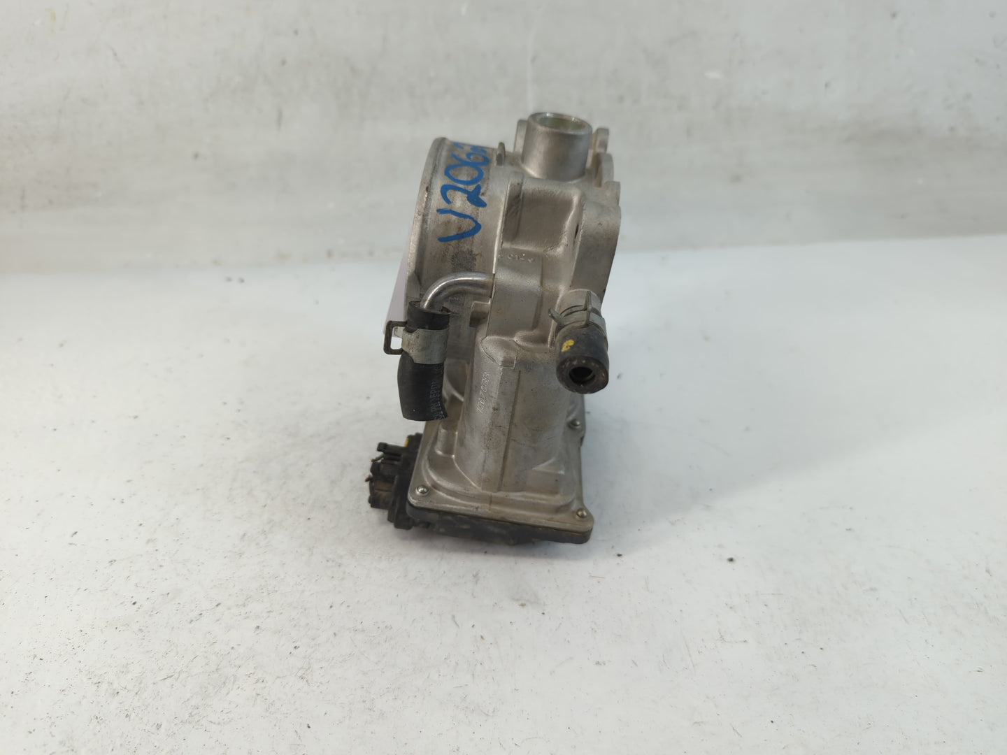 2012-2017 Hyundai Azera Throttle Body P/N:35100-3CAA0 Fits Fits 2012 2013 2014 2015 2016 2017 2018 OEM Used Auto Parts - Oem
