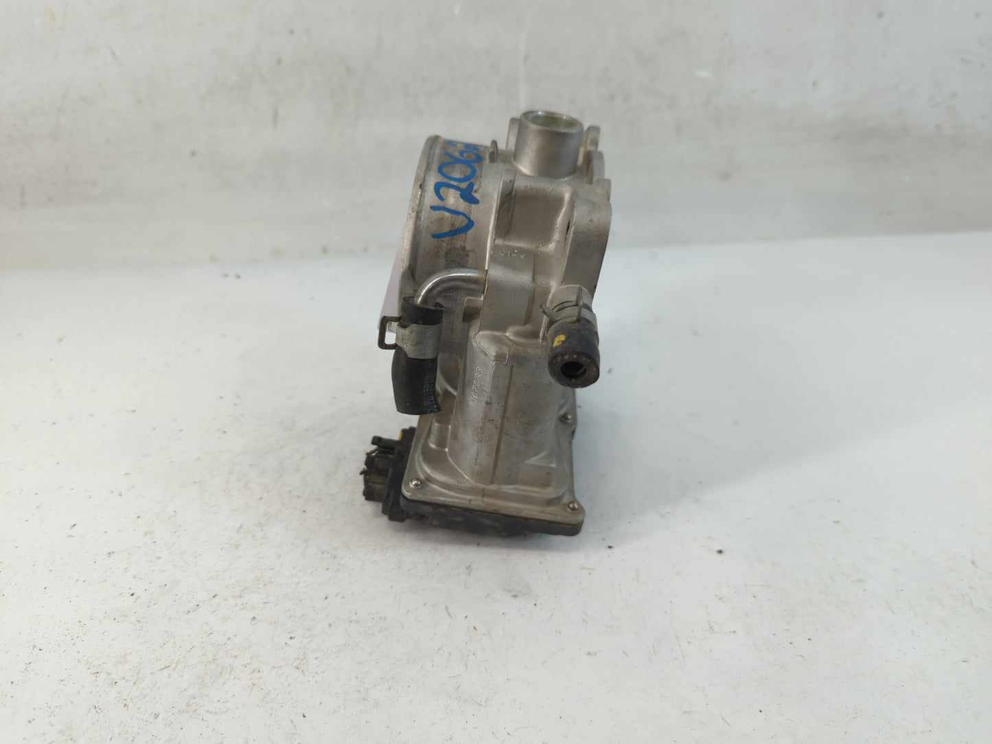 2012-2017 Hyundai Azera Throttle Body P/N:35100-3CAA0 Fits Fits 2012 2013 2014 2015 2016 2017 2018 OEM Used Auto Parts - Oem