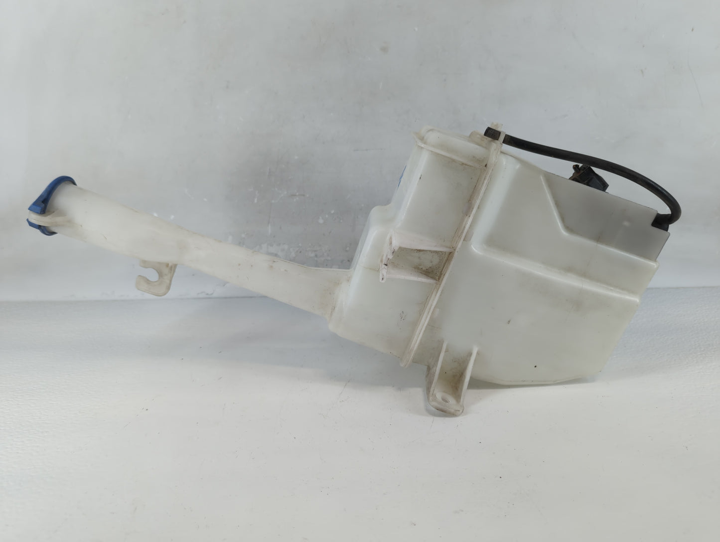 2012-2017 Hyundai Azera Windshield Washer Fluid Reservoir Bottle Oem - Oemusedautoparts1.com