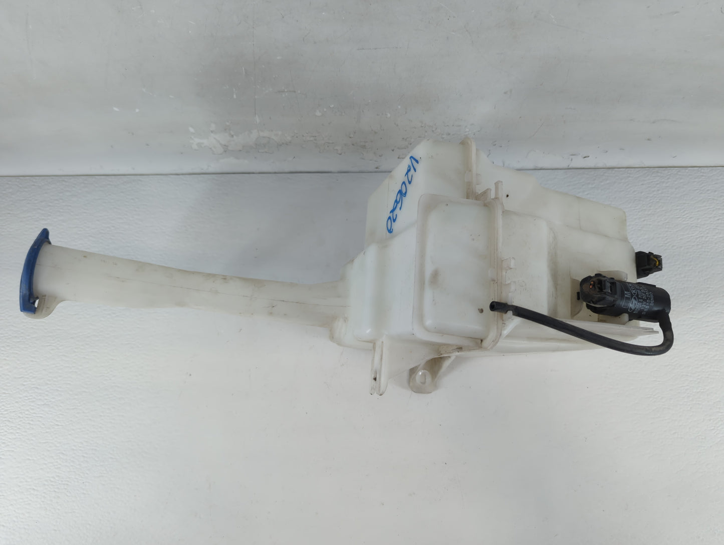 2012-2017 Hyundai Azera Windshield Washer Fluid Reservoir Bottle Oem - Oemusedautoparts1.com