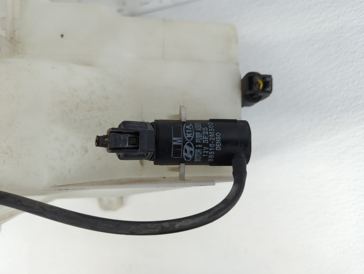 2012-2017 Hyundai Azera Windshield Washer Fluid Reservoir Bottle Oem - Oemusedautoparts1.com