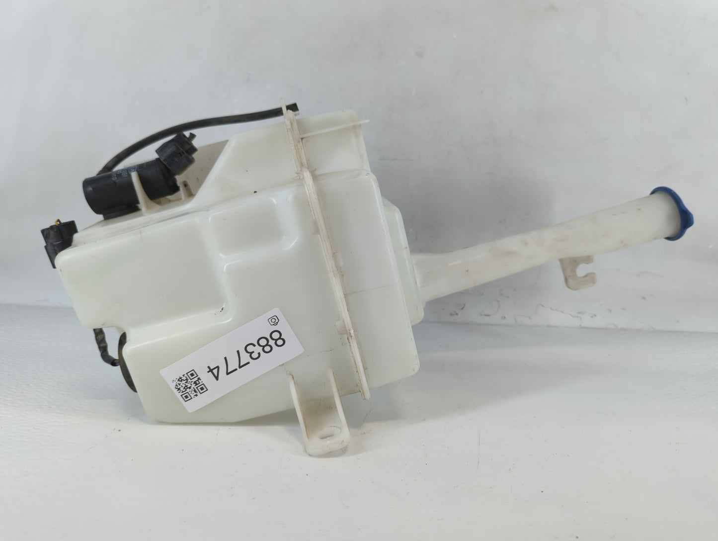 2012-2017 Hyundai Azera Windshield Washer Fluid Reservoir Bottle Oem - Oemusedautoparts1.com