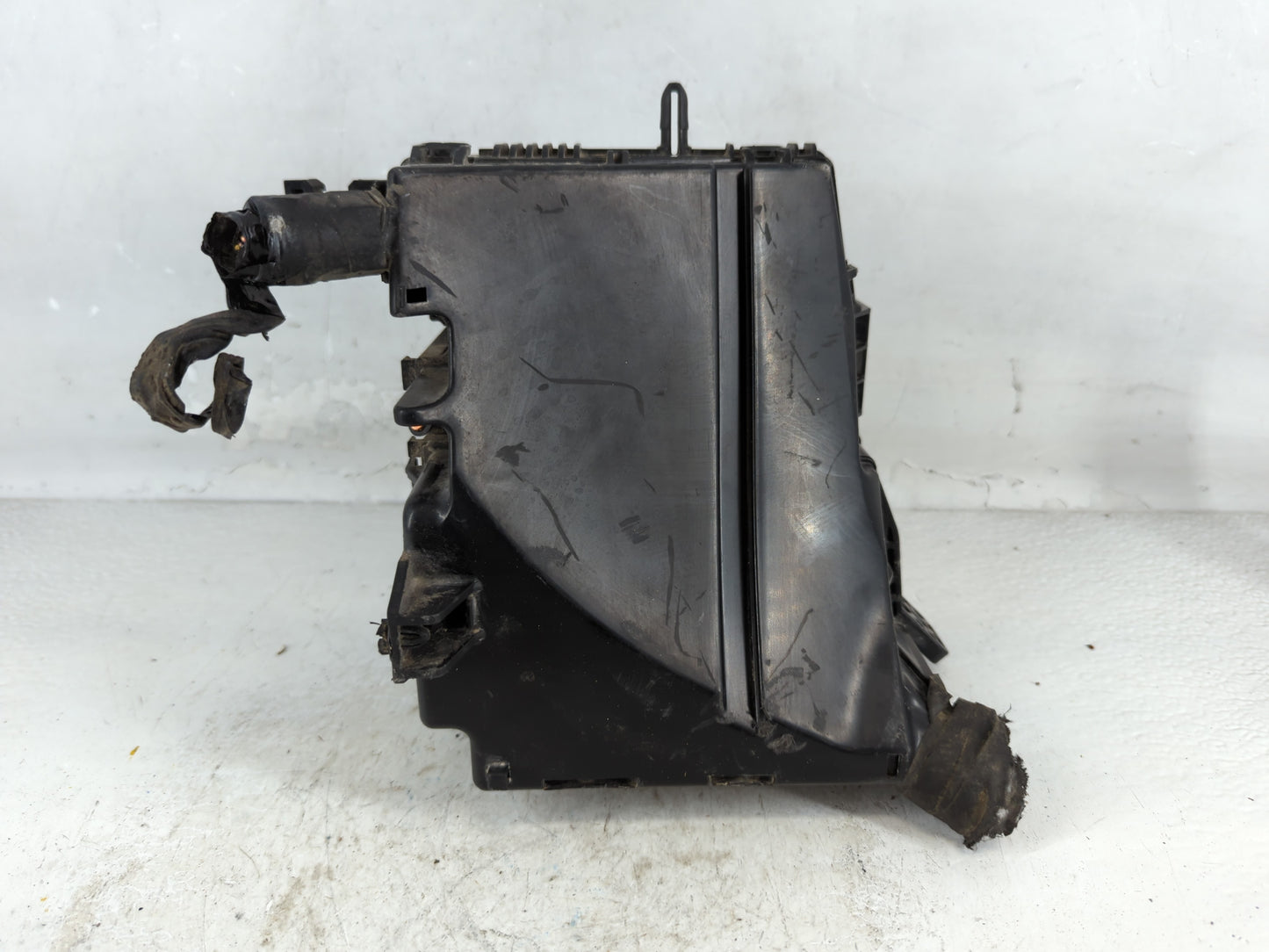 2015-2017 Hyundai Azera Fusebox Fuse Box Panel Relay Module P/N:91223 3V020 Fits Fits 2015 2016 2017 OEM Used Auto Parts - O