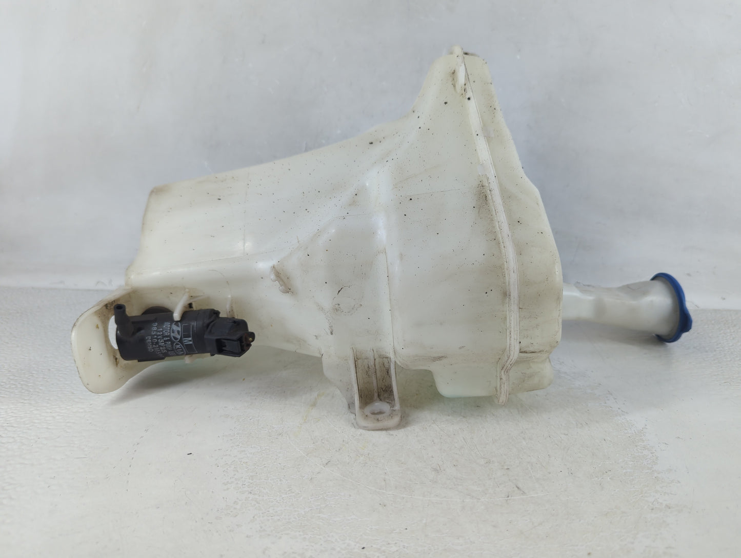 2014-2016 Hyundai Elantra Windshield Washer Fluid Reservoir Bottle Oem - Oemusedautoparts1.com