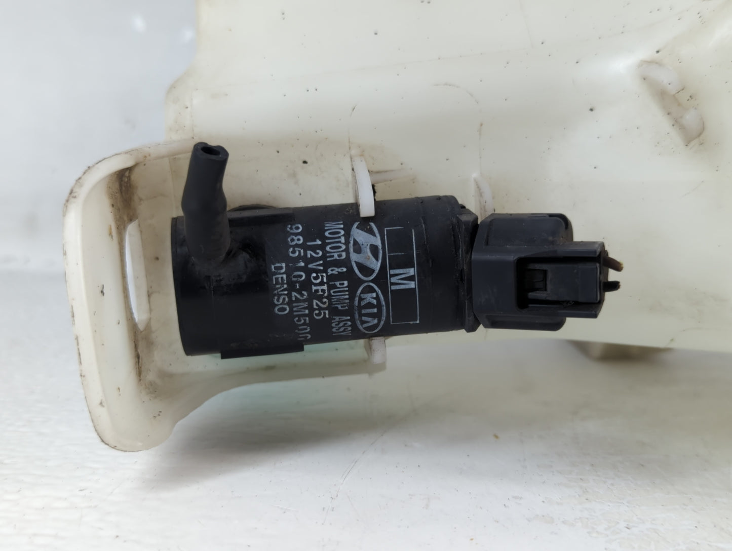 2014-2016 Hyundai Elantra Windshield Washer Fluid Reservoir Bottle Oem - Oemusedautoparts1.com