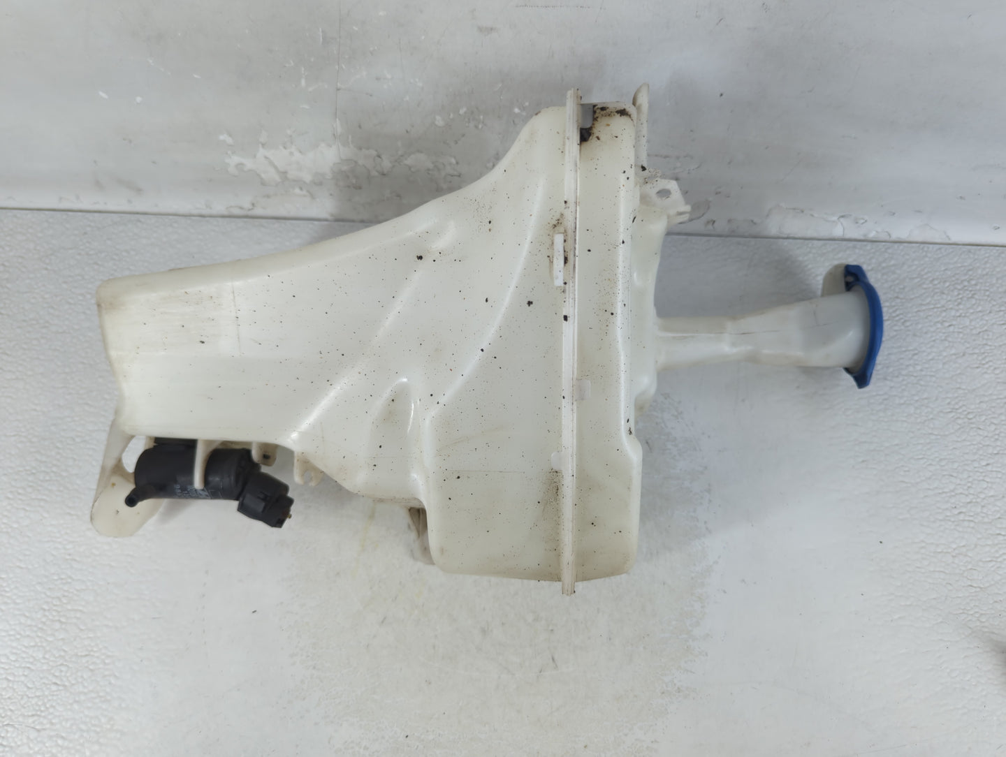 2014-2016 Hyundai Elantra Windshield Washer Fluid Reservoir Bottle Oem - Oemusedautoparts1.com