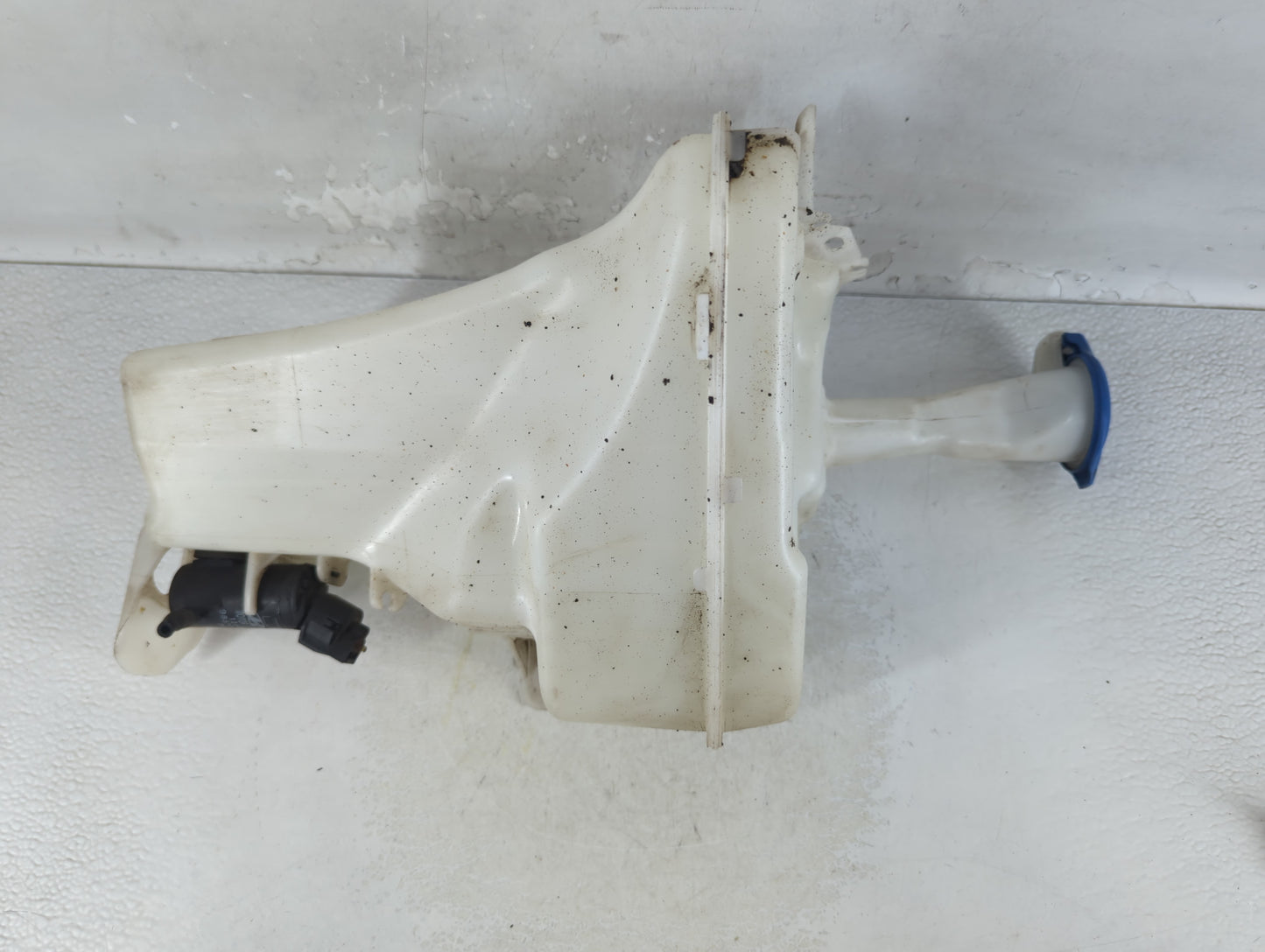 2014-2016 Hyundai Elantra Windshield Washer Fluid Reservoir Bottle Oem - Oemusedautoparts1.com