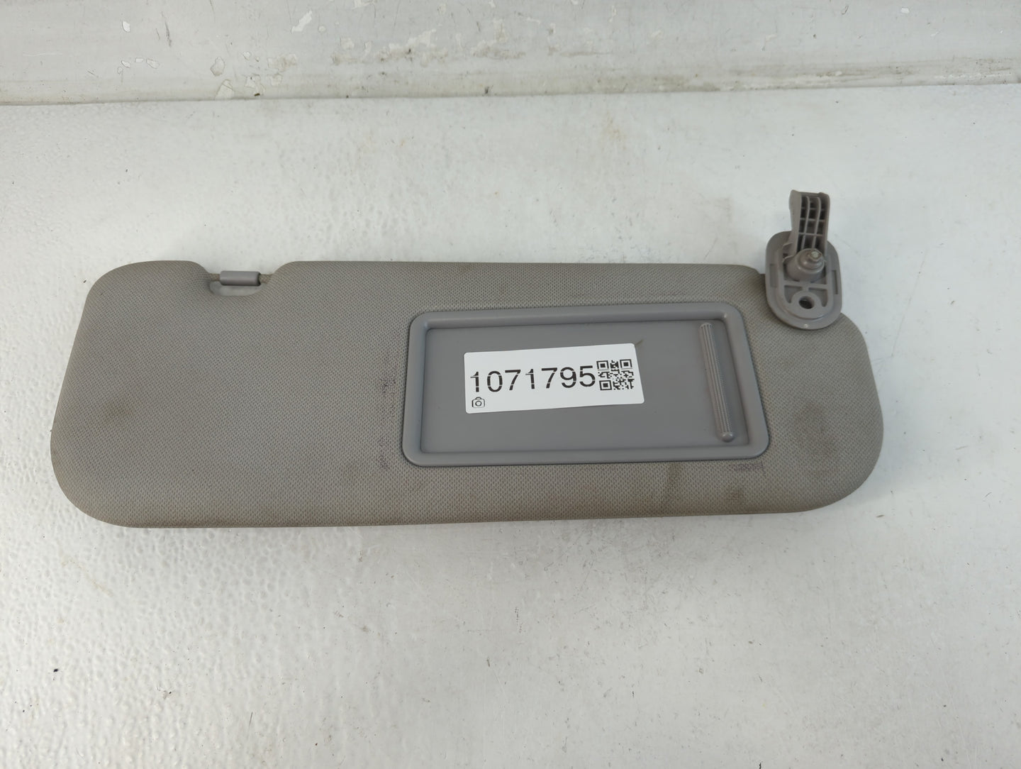 2014-2016 Hyundai Elantra Sun Visor Shade Replacement Passenger Right Mirror Fits Fits 2014 2015 2016 OEM Used Auto Parts - 