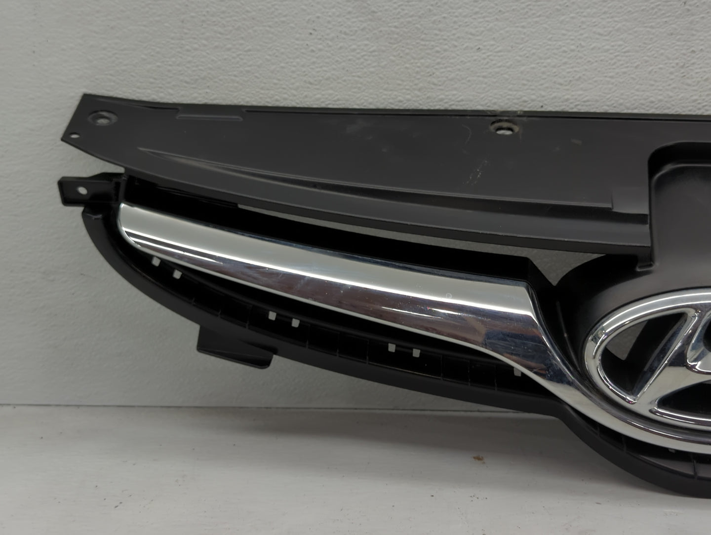 2015-2016 Hyundai Elantra Front Grille Bumper Not Included - Oemusedautoparts1.com