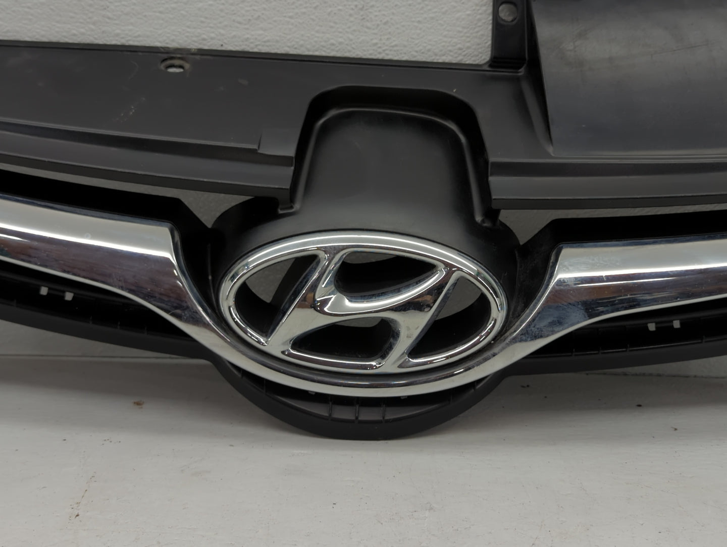 2015-2016 Hyundai Elantra Front Grille Bumper Not Included - Oemusedautoparts1.com