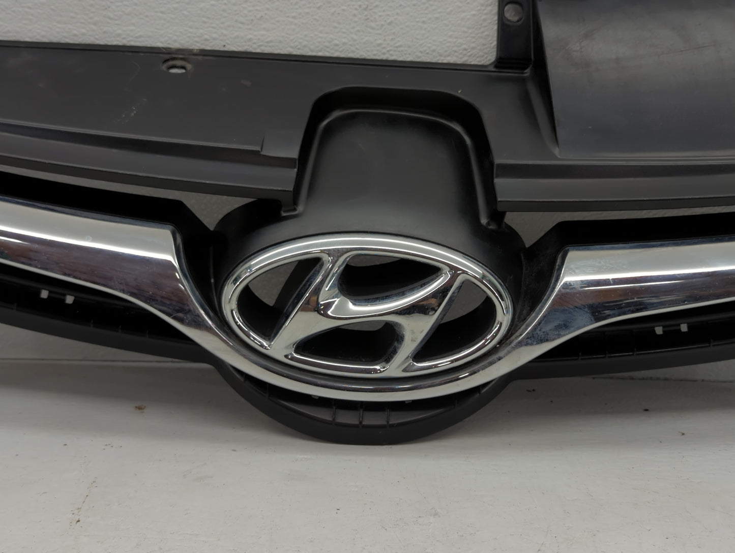 2015-2016 Hyundai Elantra Front Grille Bumper Not Included - Oemusedautoparts1.com