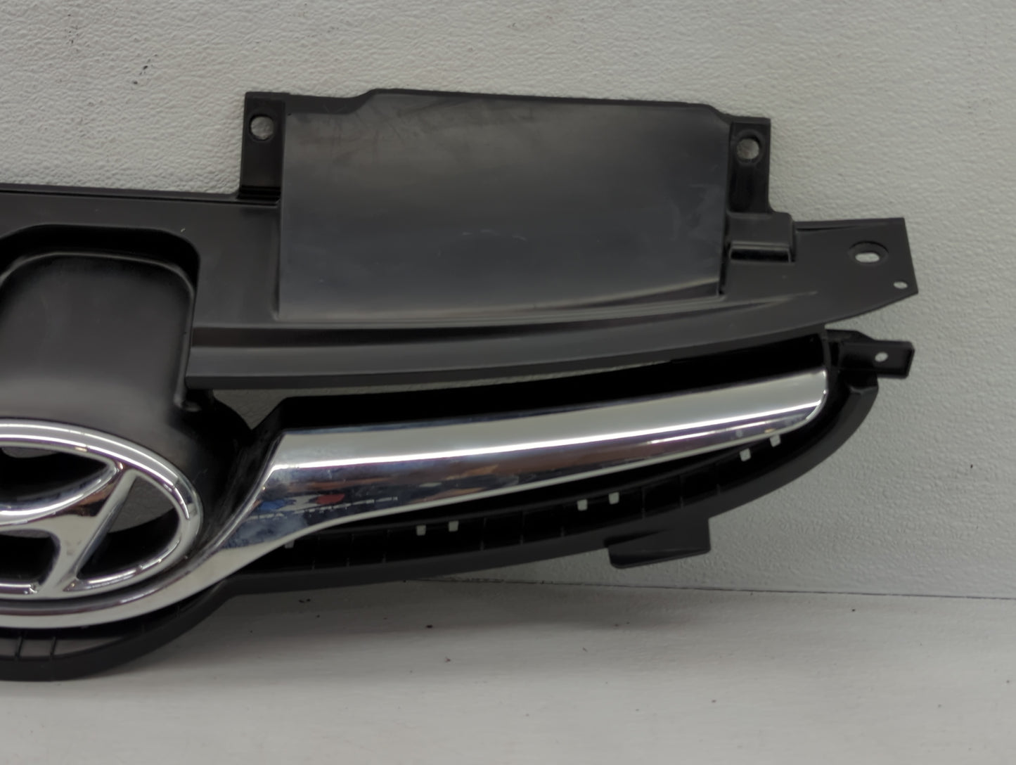 2015-2016 Hyundai Elantra Front Grille Bumper Not Included - Oemusedautoparts1.com