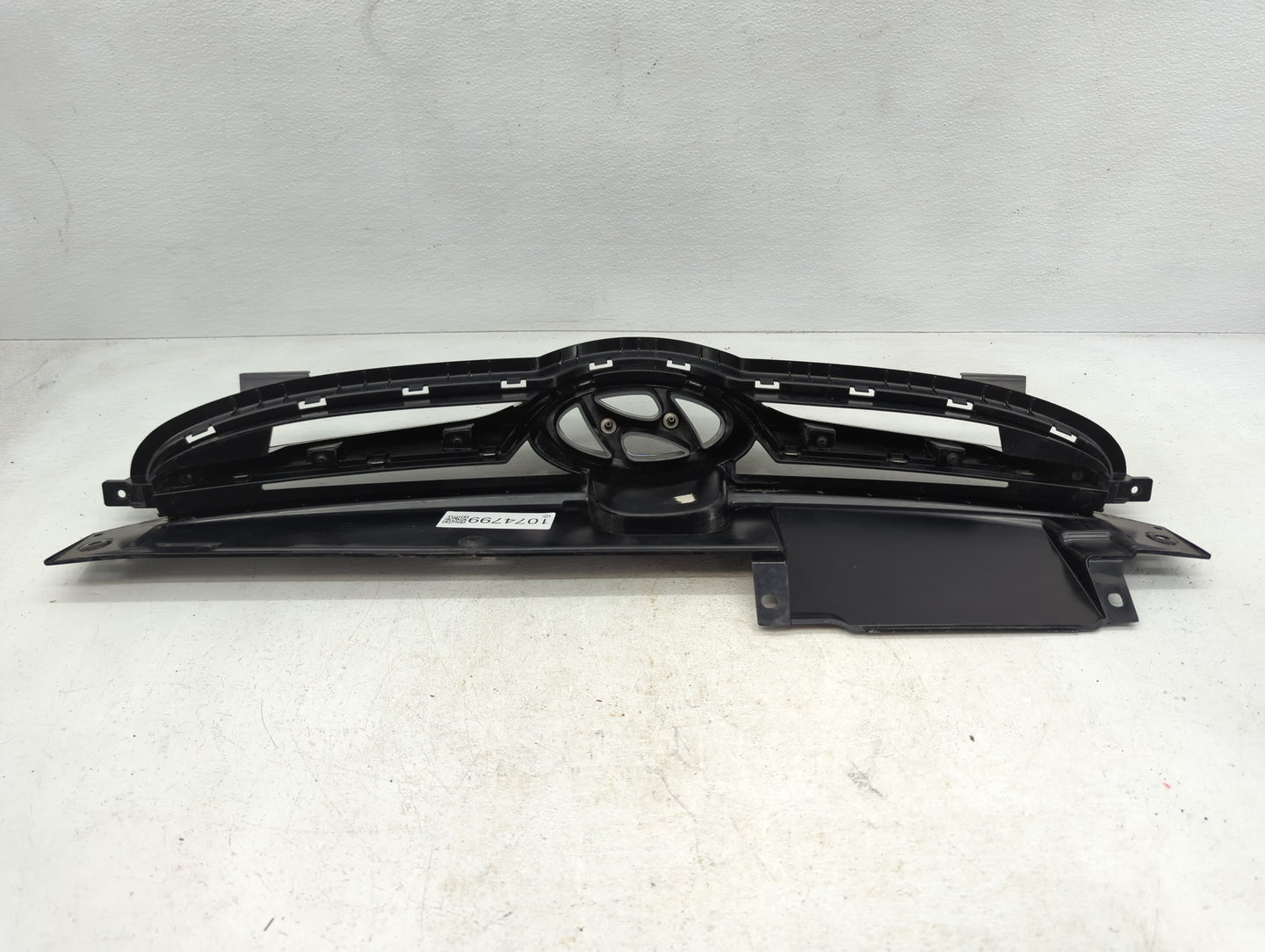 2015-2016 Hyundai Elantra Front Grille Bumper Not Included - Oemusedautoparts1.com