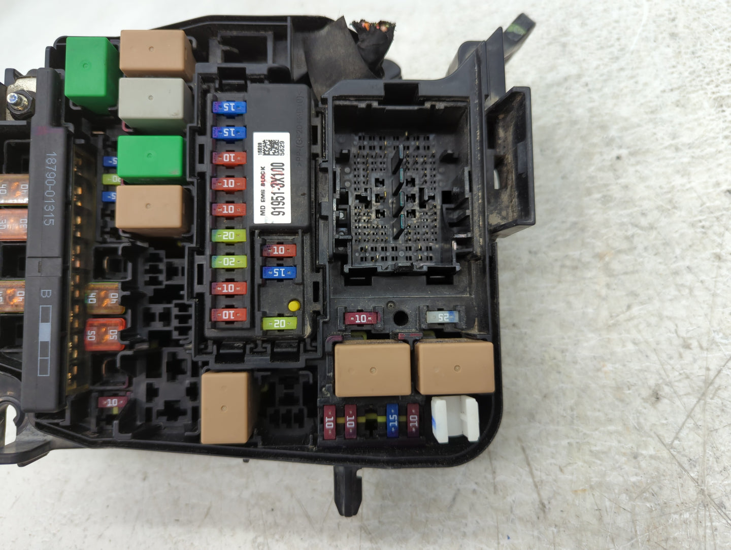 2014-2016 Hyundai Elantra Fusebox Fuse Box Panel Relay Module P/N:91951-3X710 Fits Fits 2014 2015 2016 OEM Used Auto Parts -