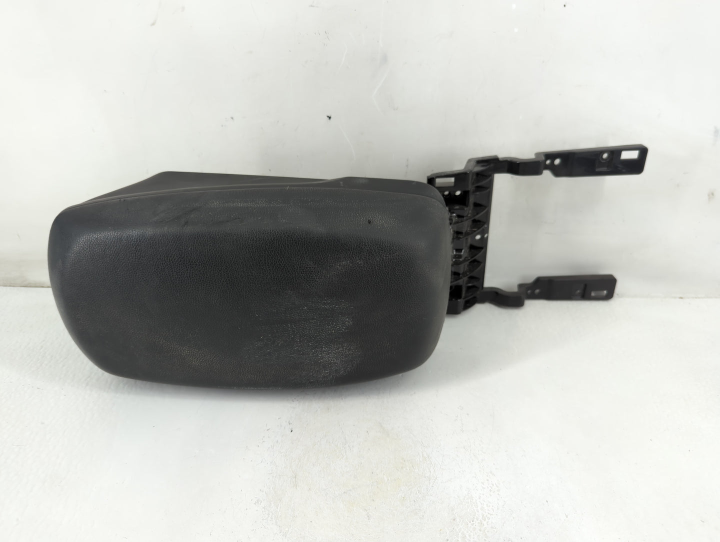 2014-2017 Hyundai Elantra Center Console Armrest Cover Lid P/N:F04 Fits Fits 2014 2015 2016 2017 OEM Used Auto Parts - Oemus