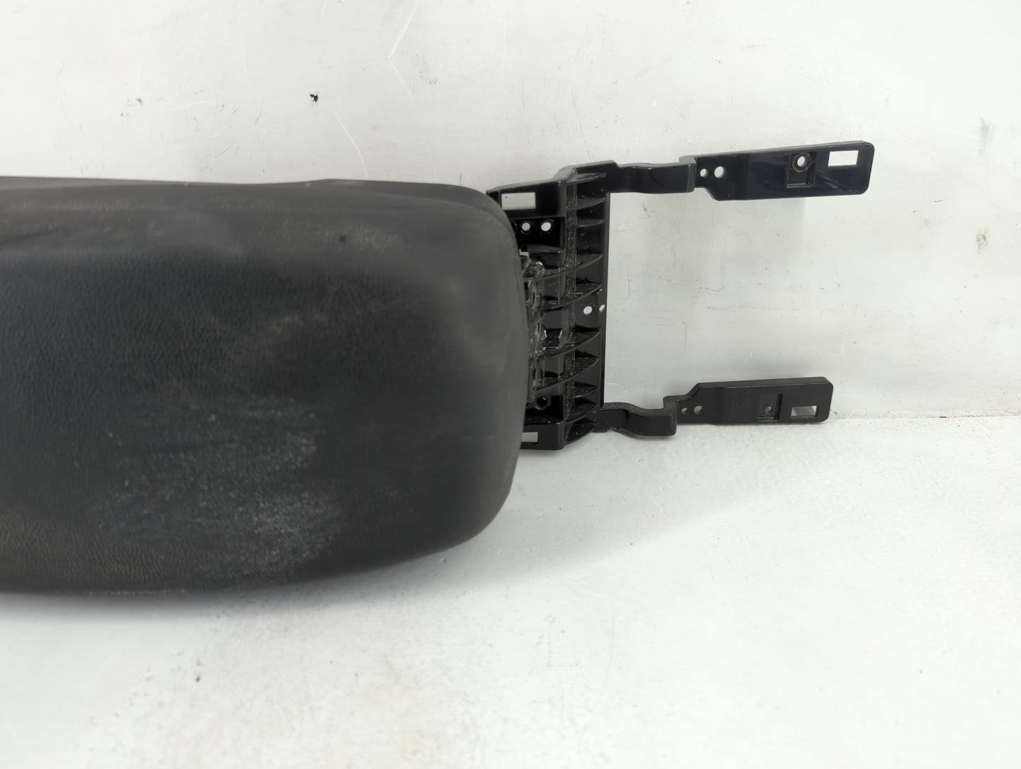 2014-2017 Hyundai Elantra Center Console Armrest Cover Lid P/N:F04 Fits Fits 2014 2015 2016 2017 OEM Used Auto Parts - Oemus