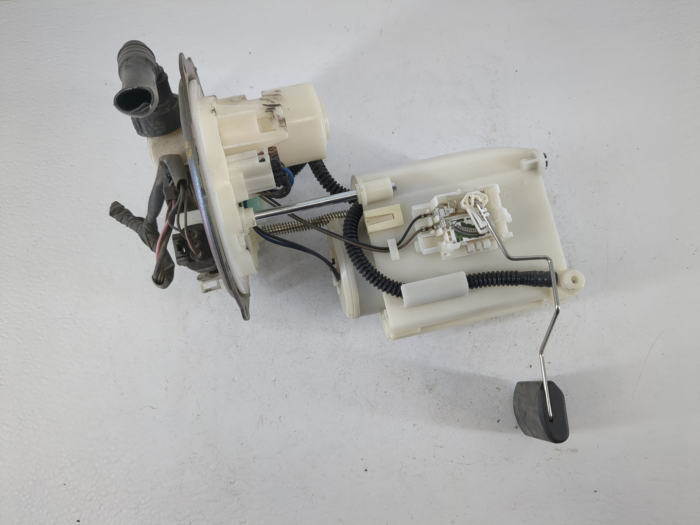 2014-2016 Hyundai Elantra Electrical Gas Fuel Pump Assembly - Oemusedautoparts1.com
