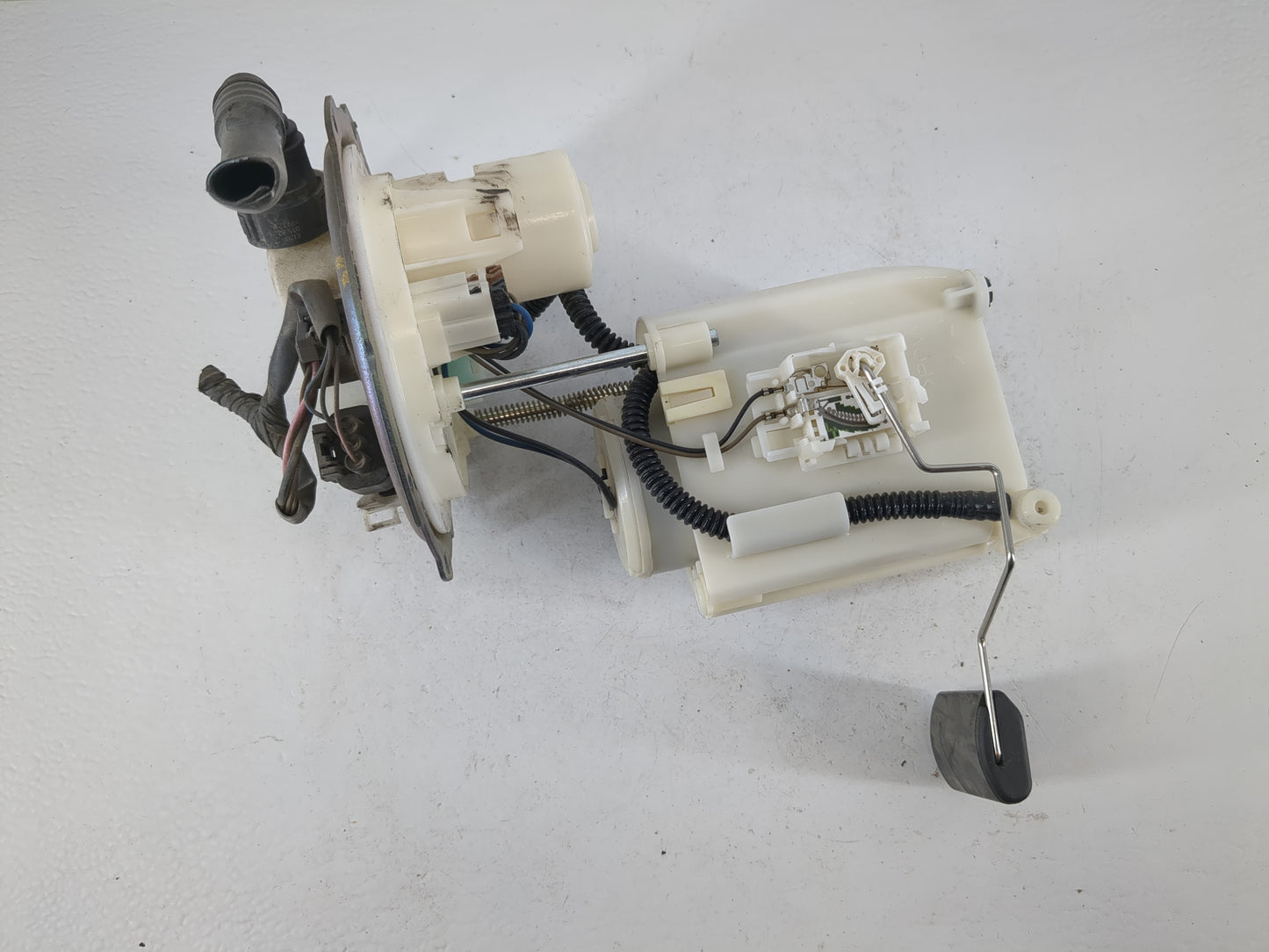 2014-2016 Hyundai Elantra Electrical Gas Fuel Pump Assembly - Oemusedautoparts1.com