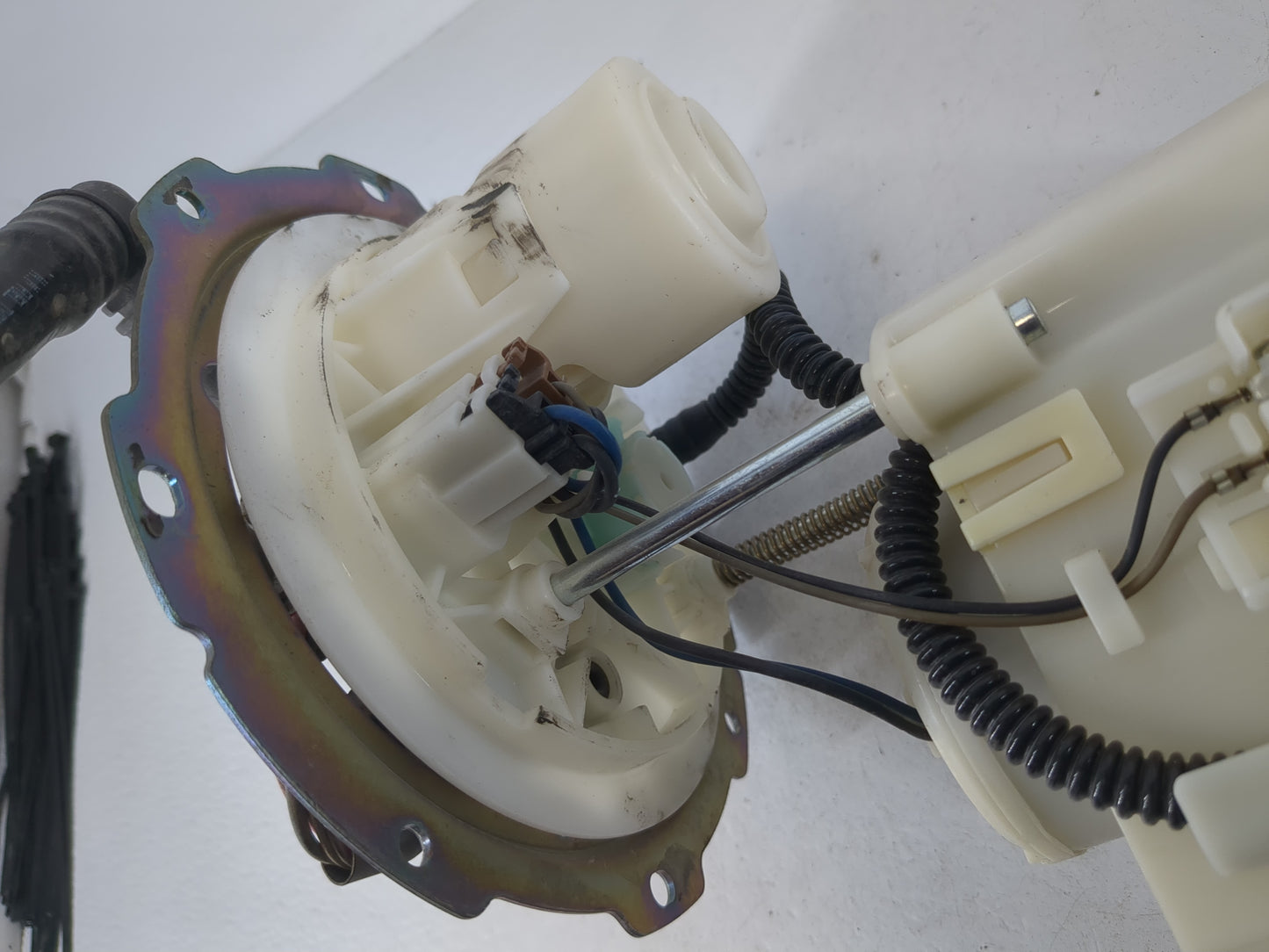 2014-2016 Hyundai Elantra Electrical Gas Fuel Pump Assembly - Oemusedautoparts1.com