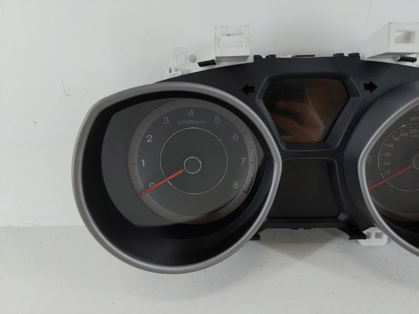 2014-2016 Hyundai Elantra Instrument Cluster Speedometer Gauges P/N:94004-3X210 Fits Fits 2014 2015 2016 OEM Used Auto Parts