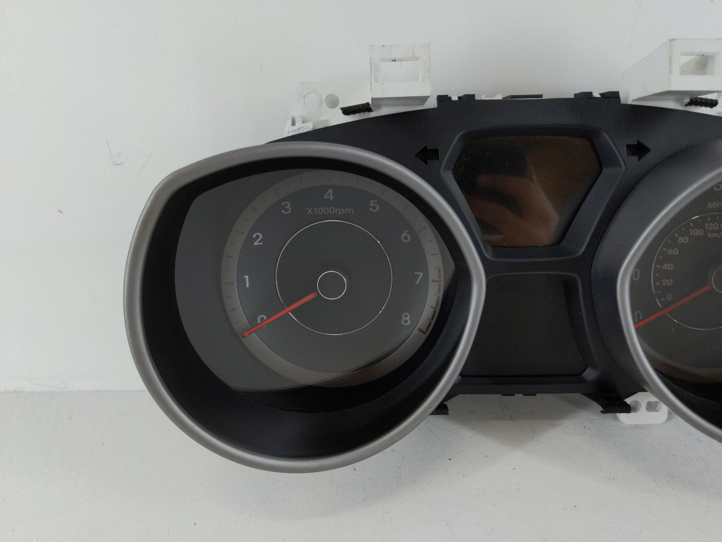 2014-2016 Hyundai Elantra Instrument Cluster Speedometer Gauges P/N:94004-3X210 Fits Fits 2014 2015 2016 OEM Used Auto Parts