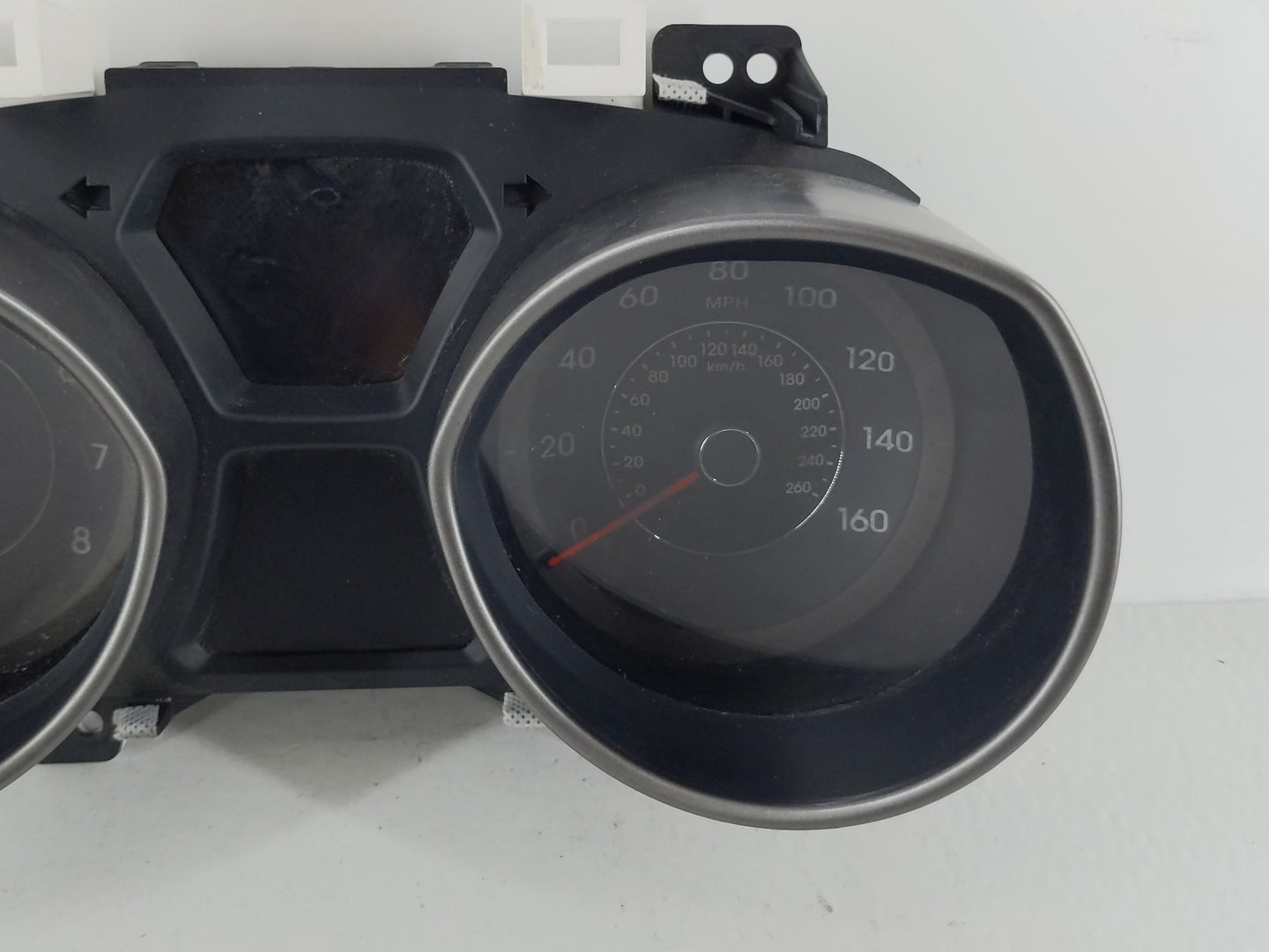 2014-2016 Hyundai Elantra Instrument Cluster Speedometer Gauges P/N:94004-3Y010 Fits Fits 2014 2015 2016 OEM Used Auto Parts