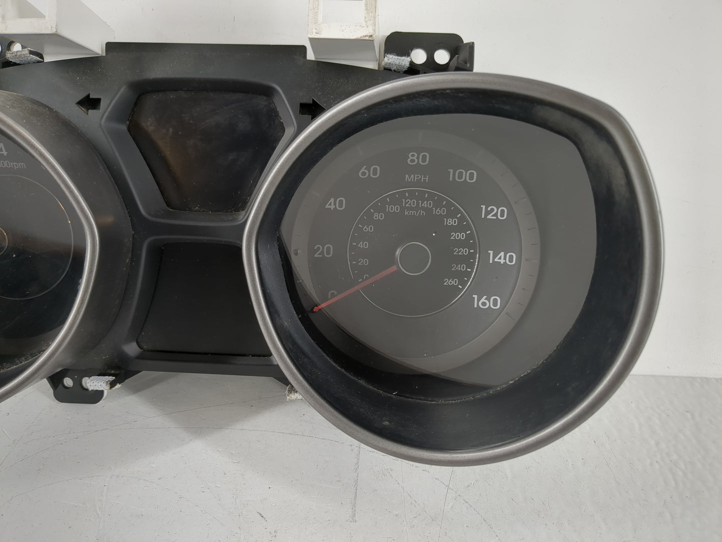 2014-2016 Hyundai Elantra Instrument Cluster Speedometer Gauges P/N:94004-3Y010 34004-3Y010, 94004-3X210 Fits Fits 2014 2015