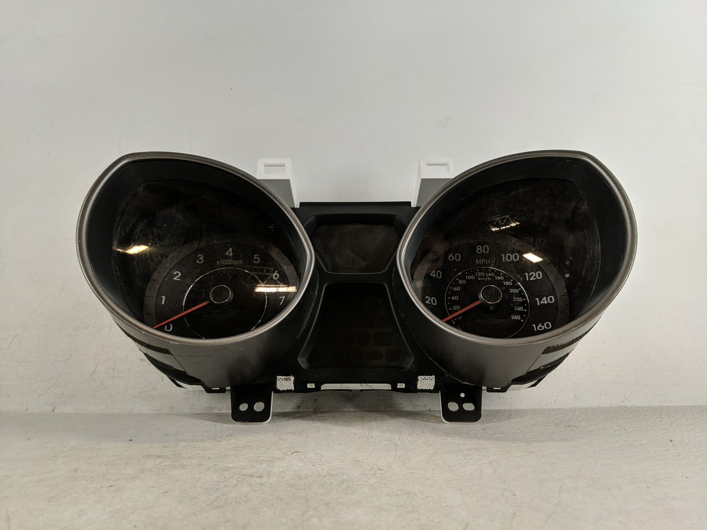 2016-2017 Hyundai Elantra Instrument Cluster Speedometer Gauges P/N:94004-3Y010 Fits Fits 2016 2017 OEM Used Auto Parts - Oe