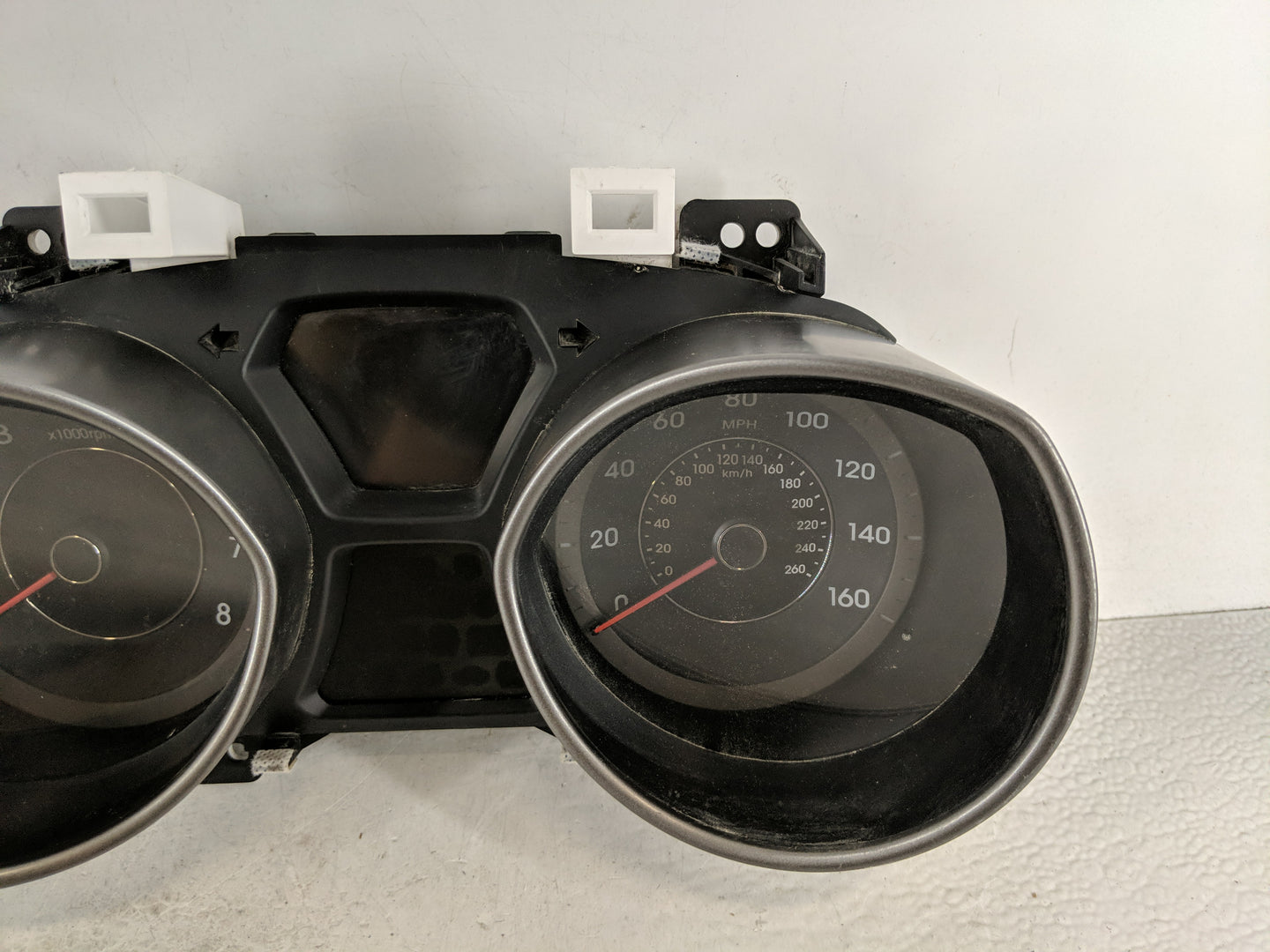 2016-2017 Hyundai Elantra Instrument Cluster Speedometer Gauges P/N:94004-3Y010 Fits Fits 2016 2017 OEM Used Auto Parts - Oe