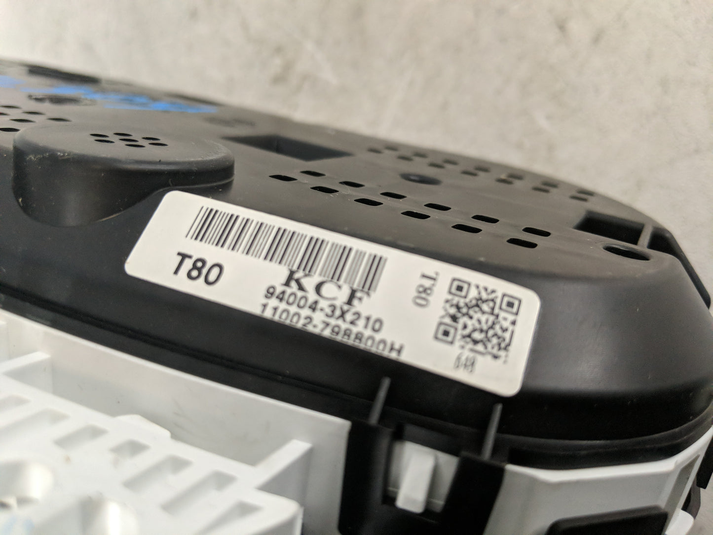 2014-2016 Hyundai Elantra Instrument Cluster Speedometer Gauges P/N:94004-3X210 Fits Fits 2014 2015 2016 OEM Used Auto Parts