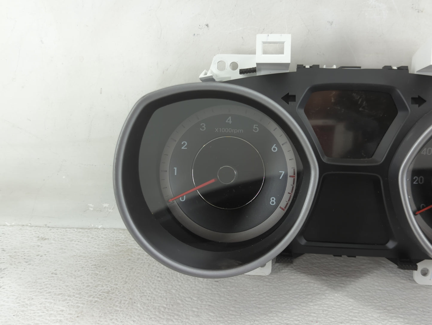 2014-2016 Hyundai Elantra Instrument Cluster Speedometer Gauges P/N:94004-3X210 Fits Fits 2014 2015 2016 OEM Used Auto Parts