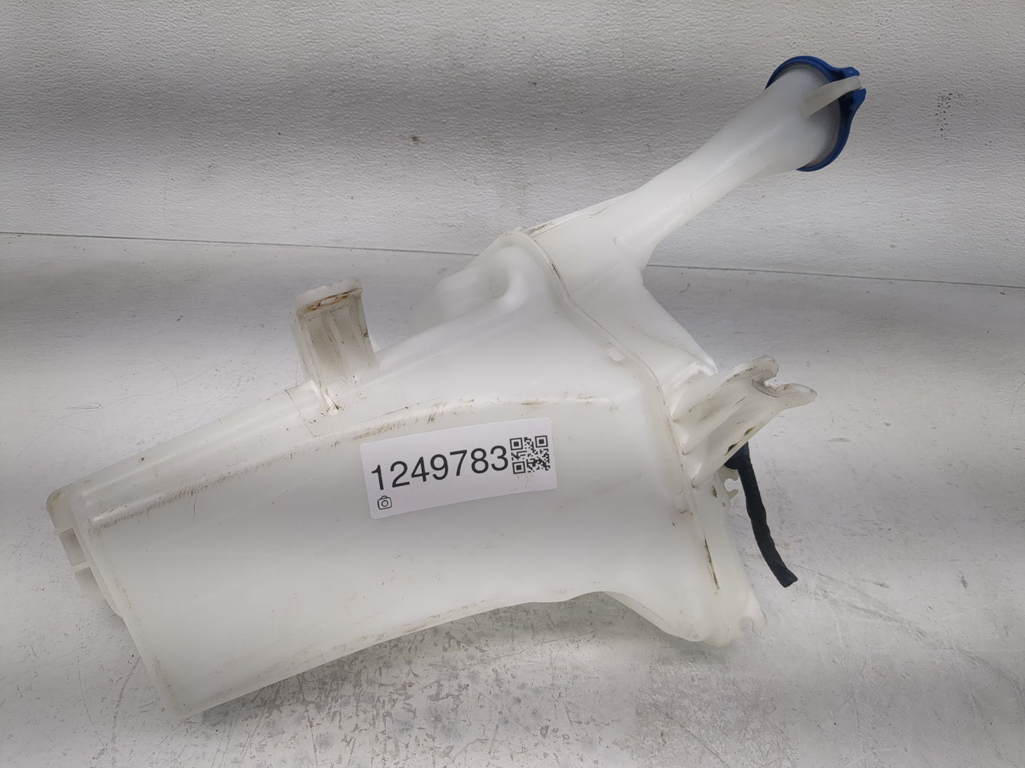2014-2016 Hyundai Elantra Windshield Washer Fluid Reservoir Bottle Oem - Oemusedautoparts1.com