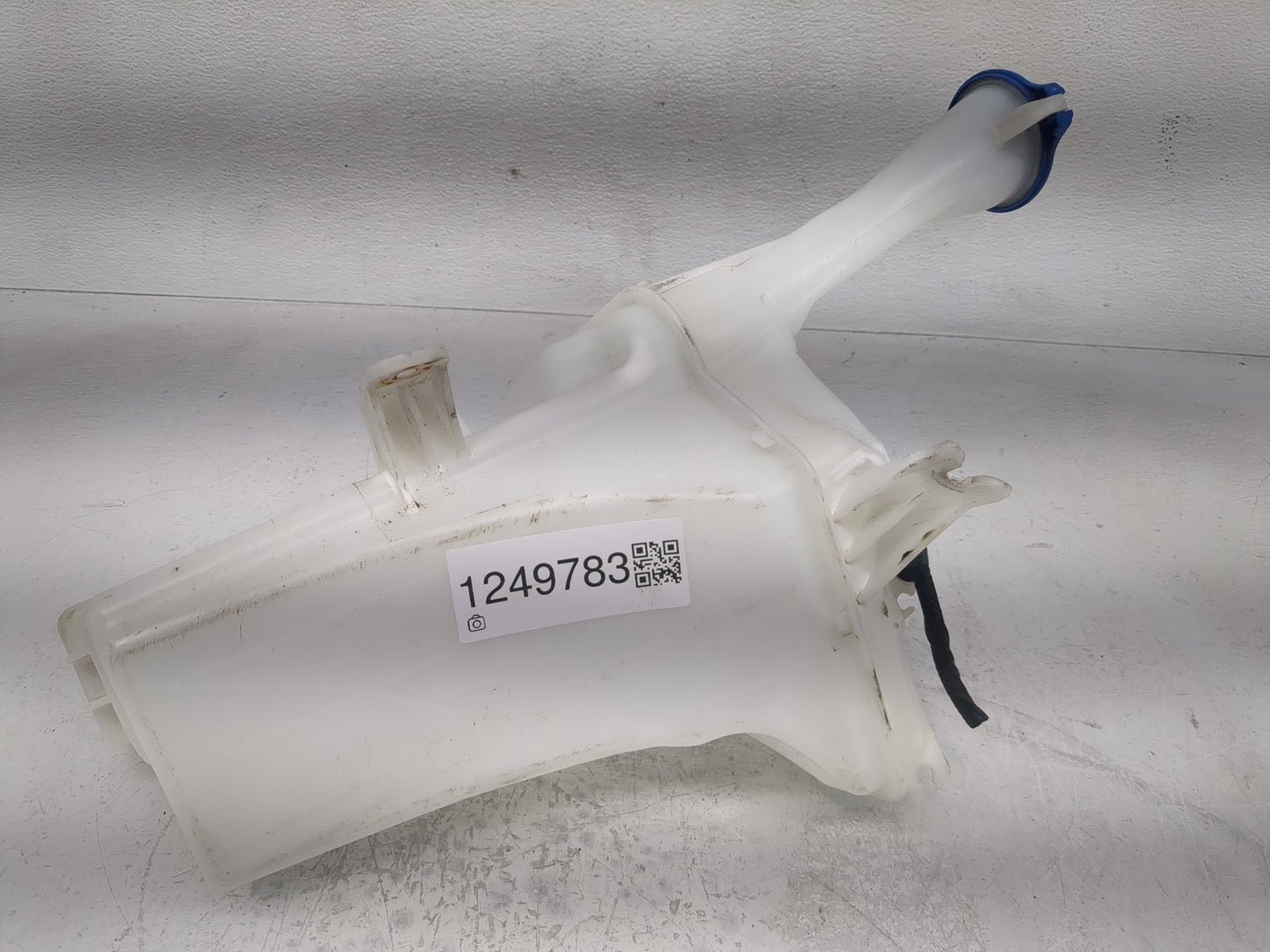 2014-2016 Hyundai Elantra Windshield Washer Fluid Reservoir Bottle Oem - Oemusedautoparts1.com